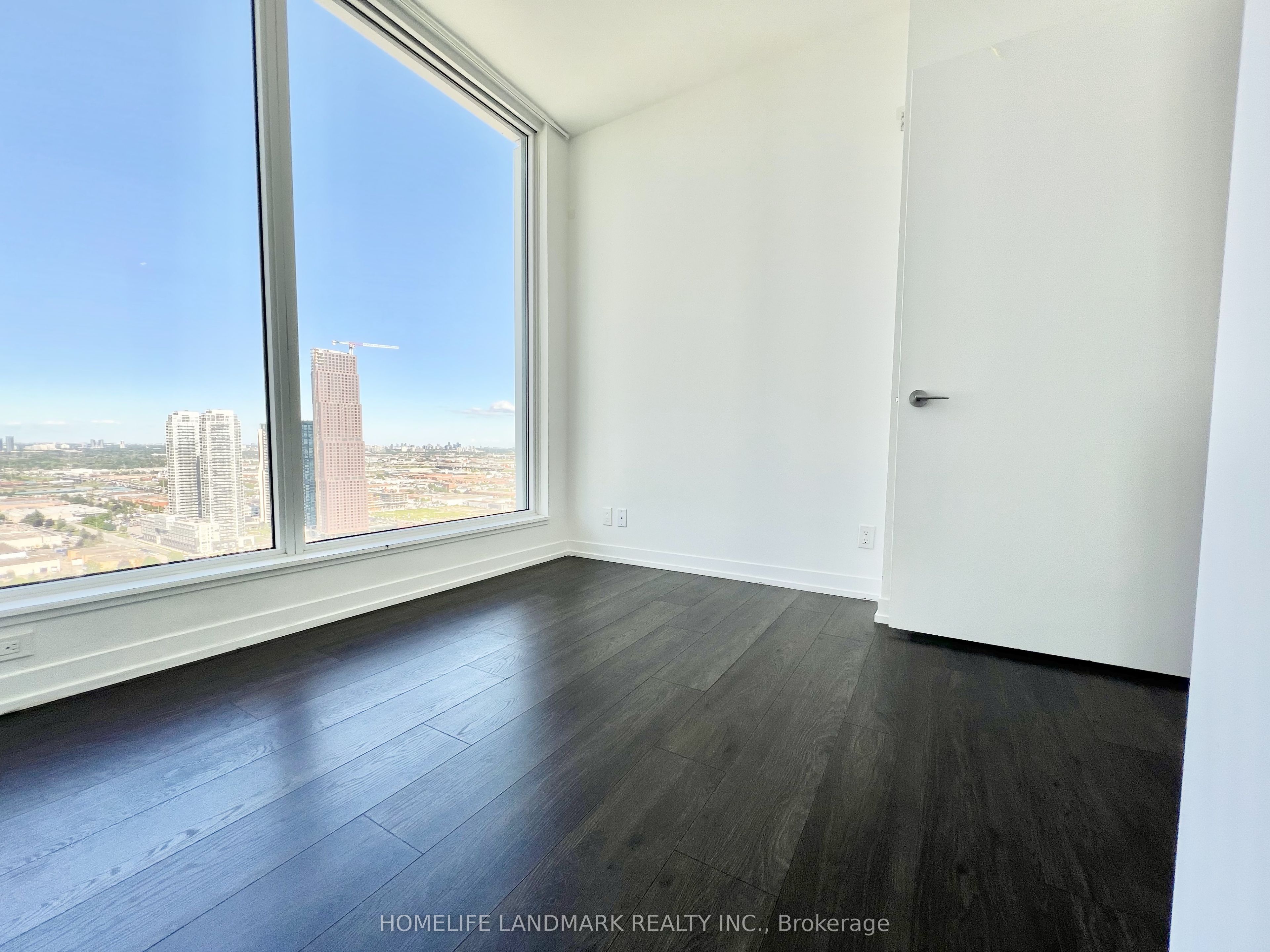 #3702 - 5 Buttermill Avenue Property Photo 11