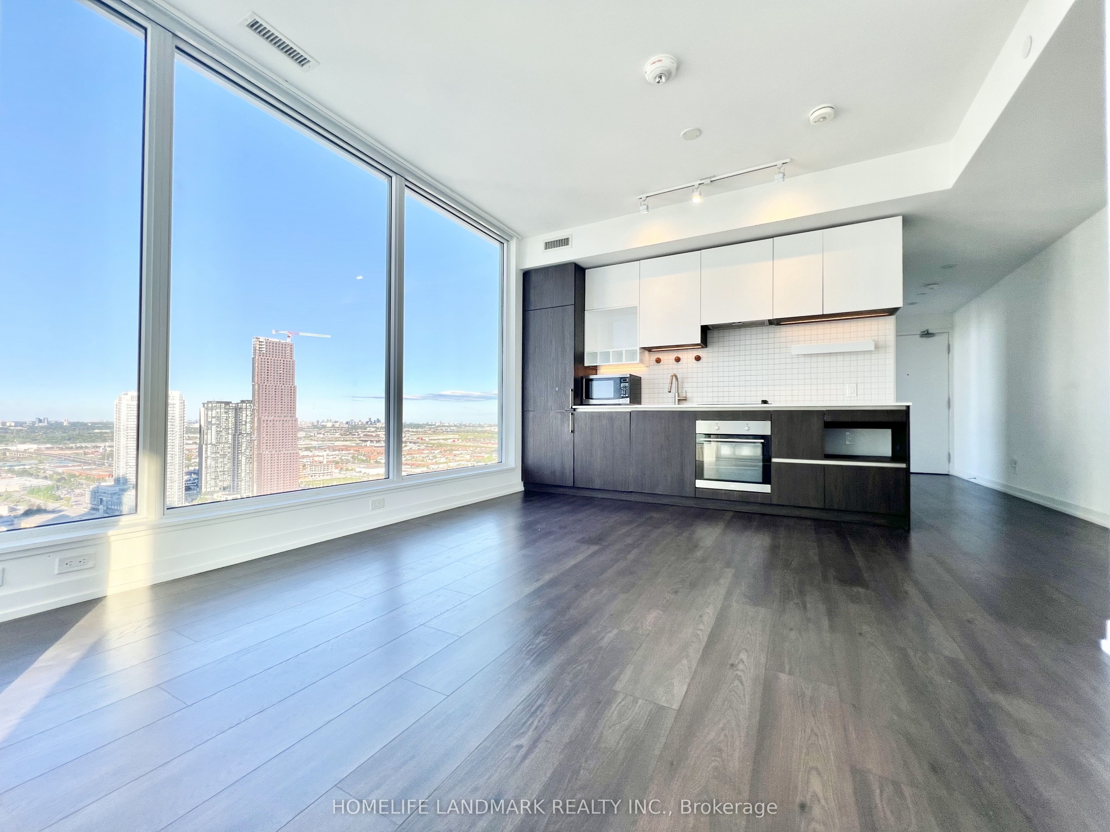 #3702 - 5 Buttermill Avenue Property Photo 18