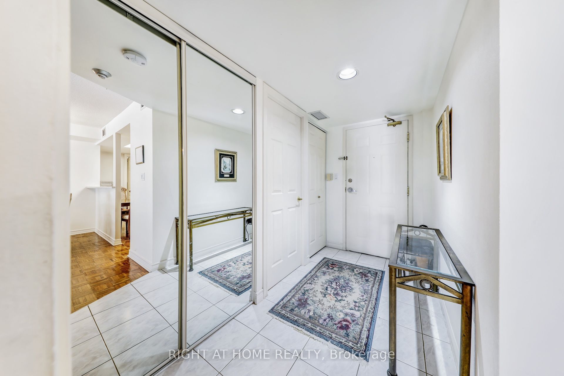 121 N Woodbridge Avenue N 221 Property Photo 6