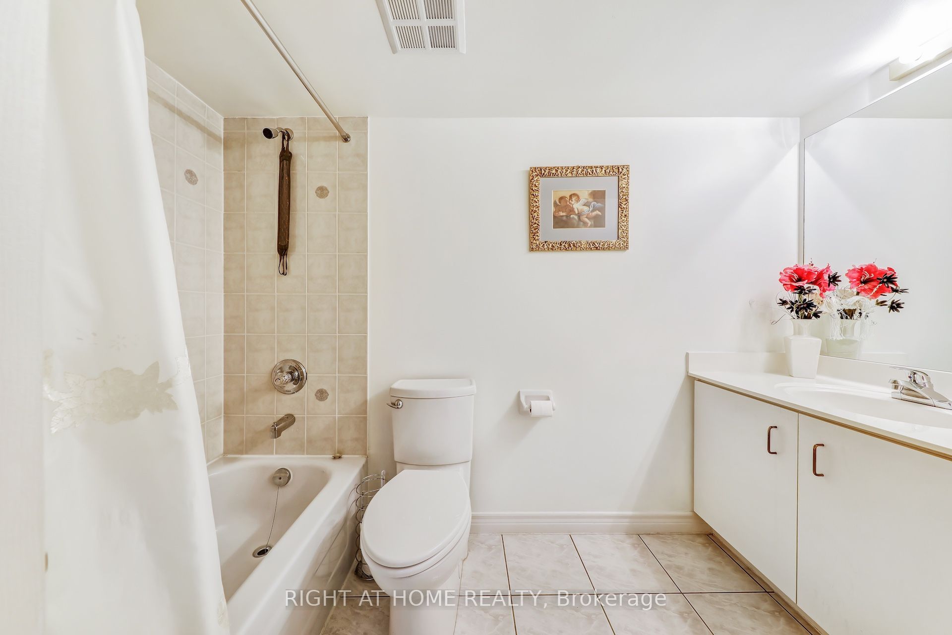 121 N Woodbridge Avenue N 221 Property Photo 7
