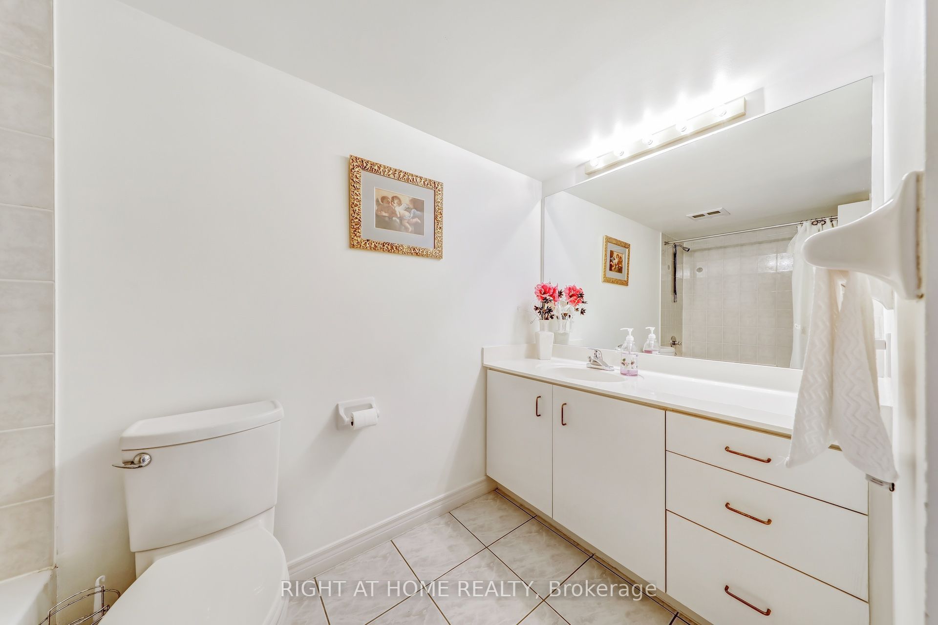 121 N Woodbridge Avenue N 221 Property Photo 8