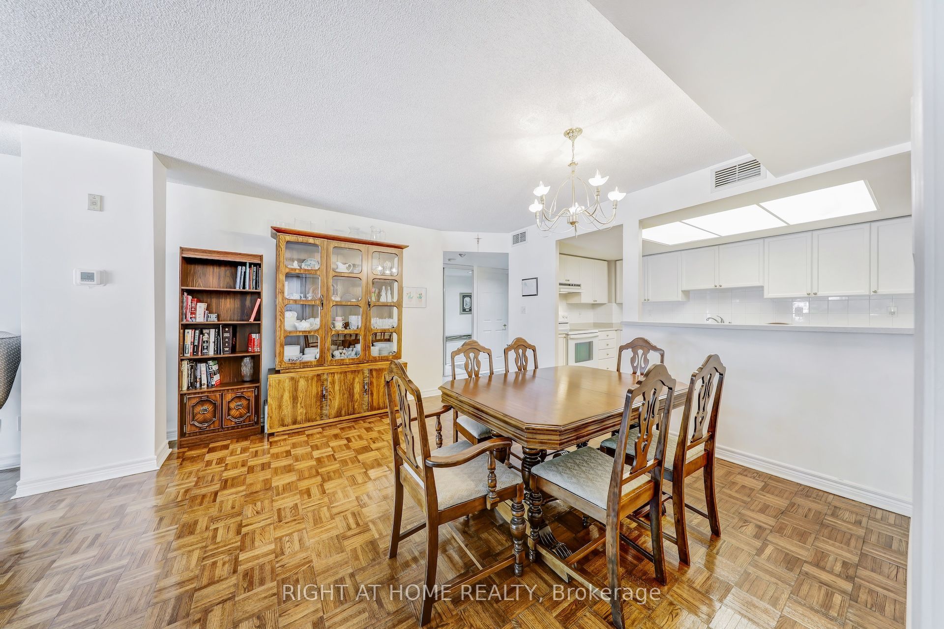 121 N Woodbridge Avenue N 221 Property Photo 11