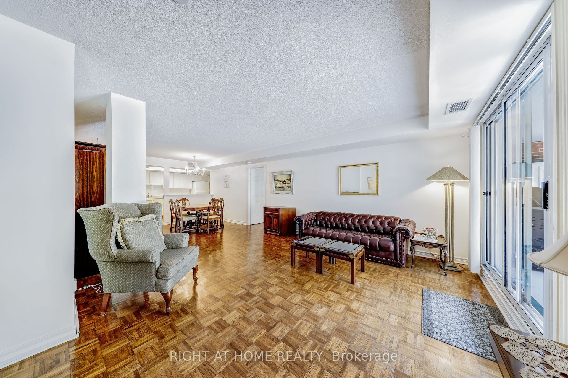 121 N Woodbridge Avenue N 221 Property Photo 13