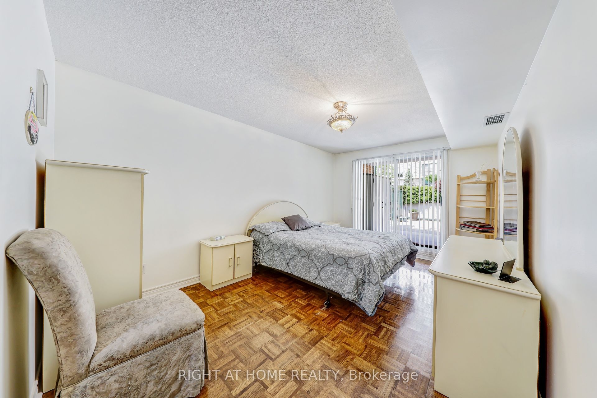 121 N Woodbridge Avenue N 221 Property Photo 22