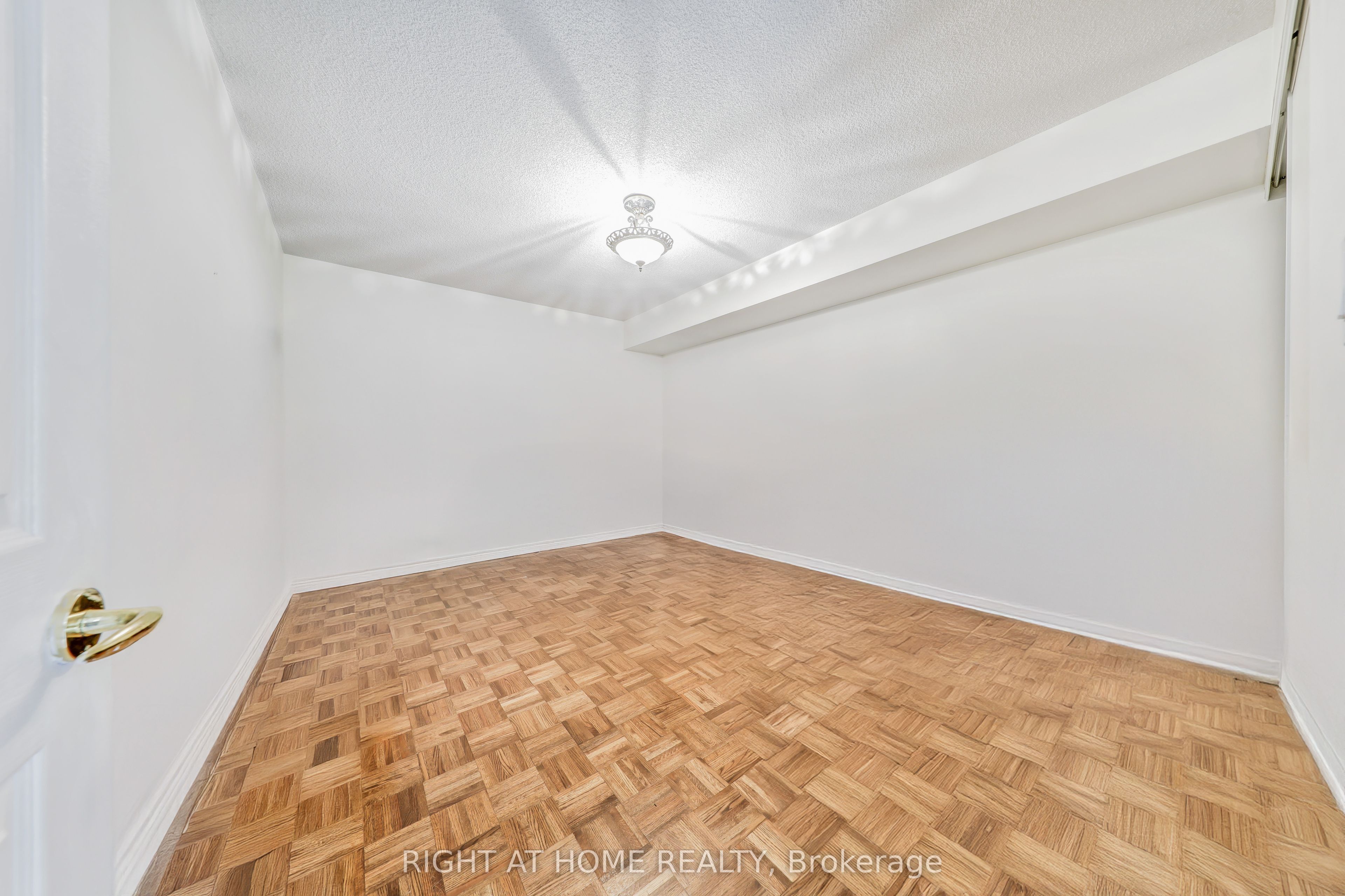 121 N Woodbridge Avenue N 221 Property Photo 23