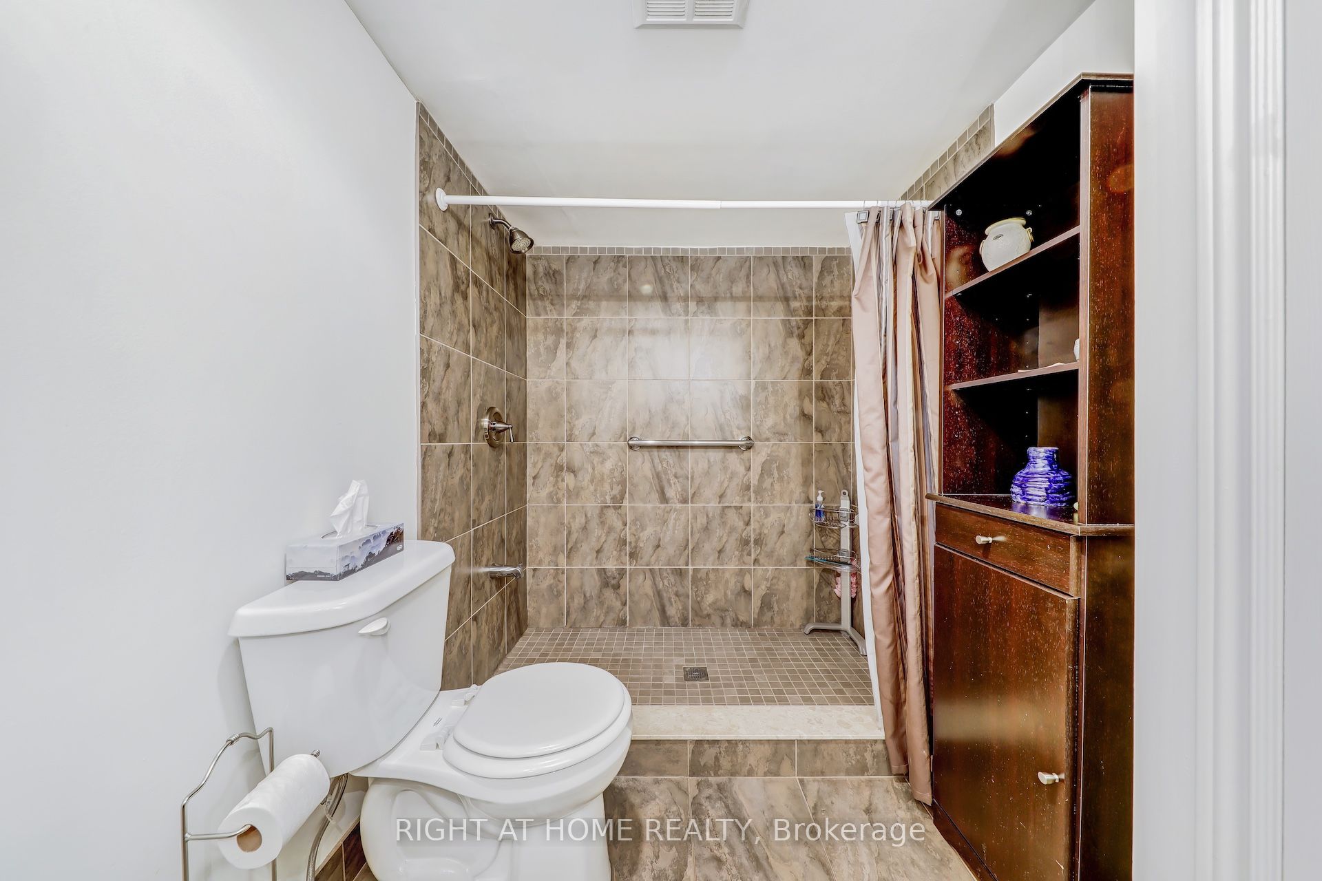121 N Woodbridge Avenue N 221 Property Photo 25