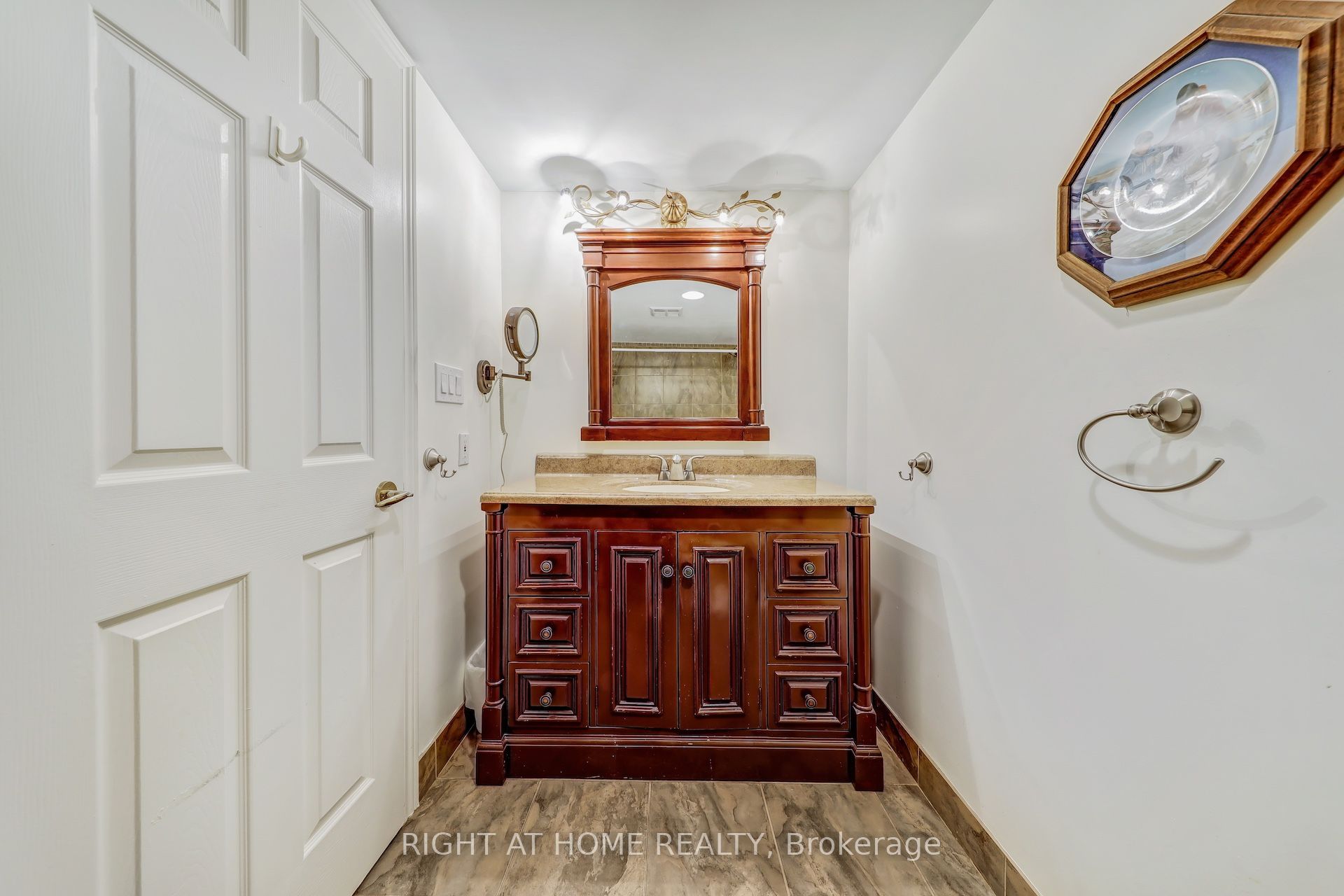 121 N Woodbridge Avenue N 221 Property Photo 26