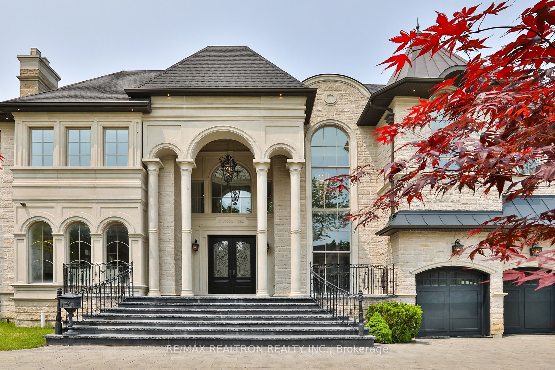 6 Orlon Crescent Property Photo 2