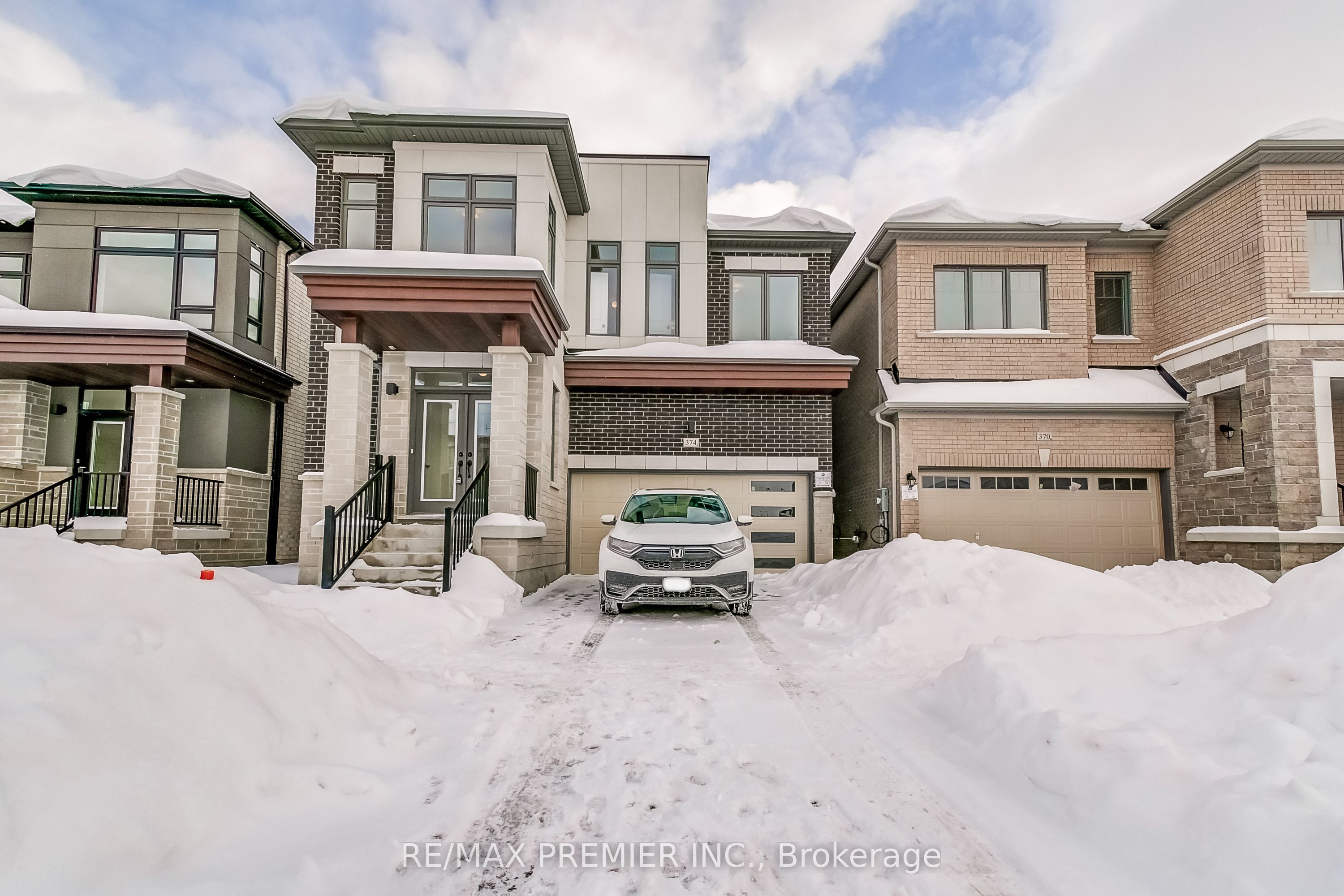 374 Boundary Boulevard Property Photo 1