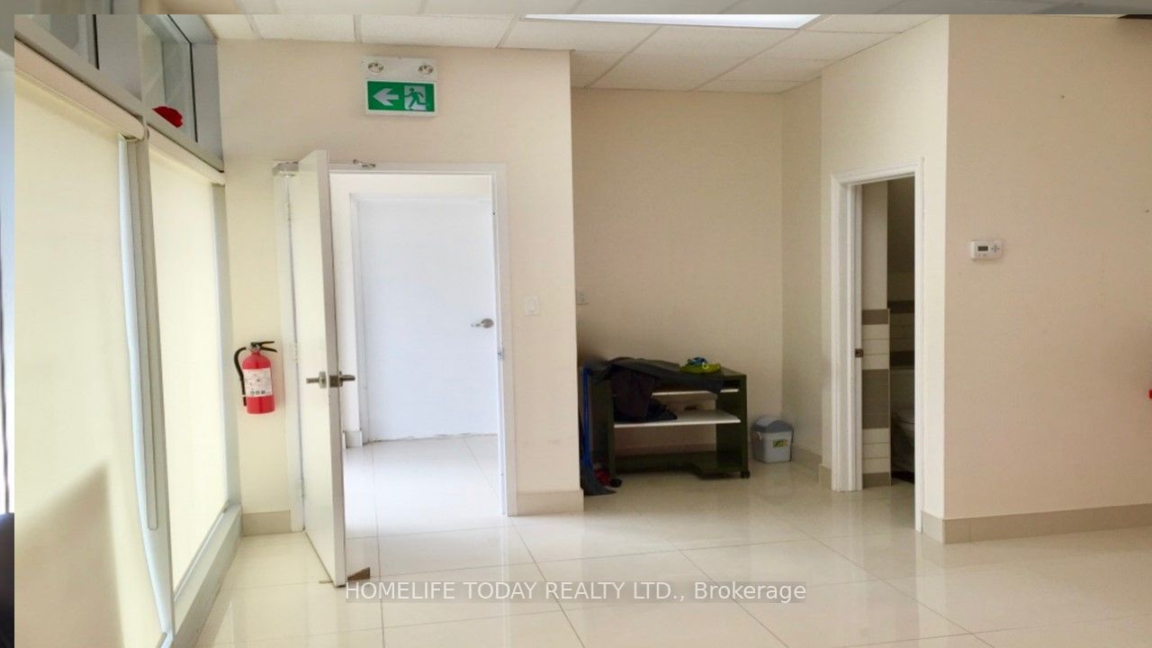 30 New Delhi Drive 106 Property Photo 3