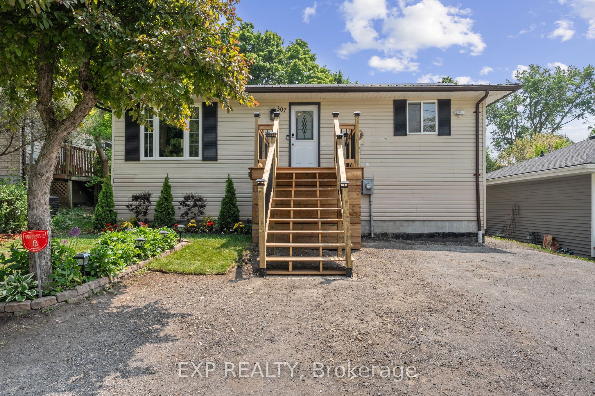 307 Pasadena Drive Property Photo 1
