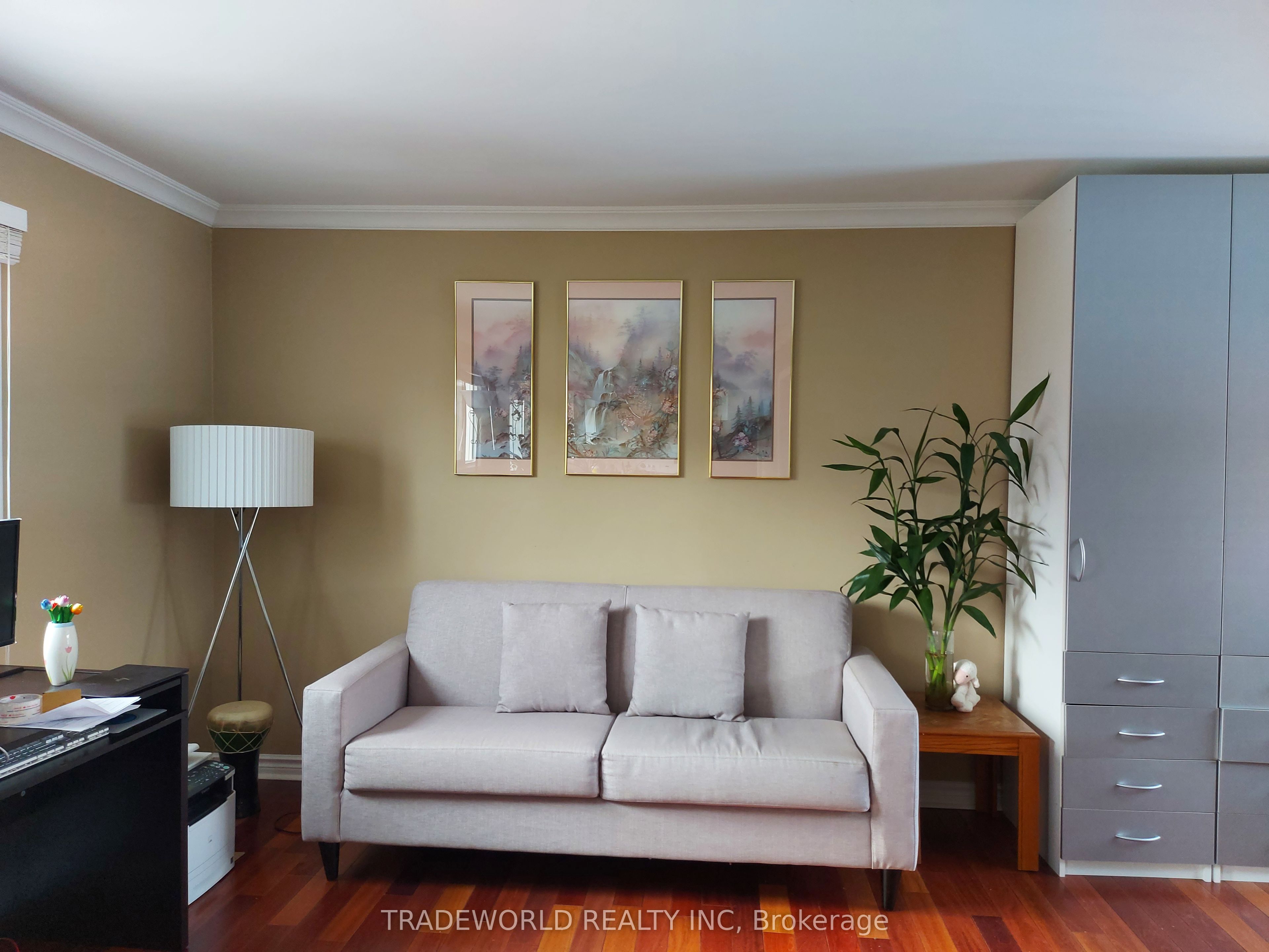 880 Leslie Valley Drive Property Photo 1