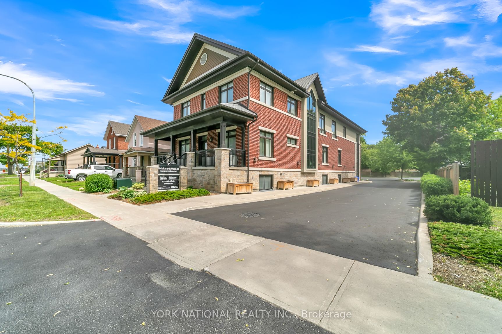 95 Wellington Street E Property Photo 1