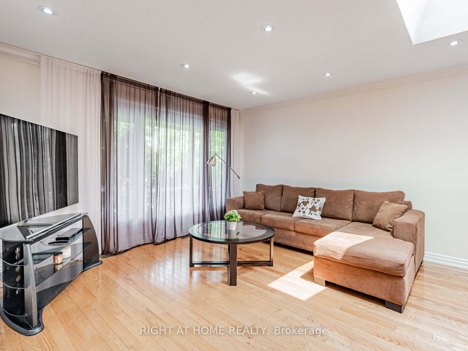 7 Point O'woods Drive Property Photo 5