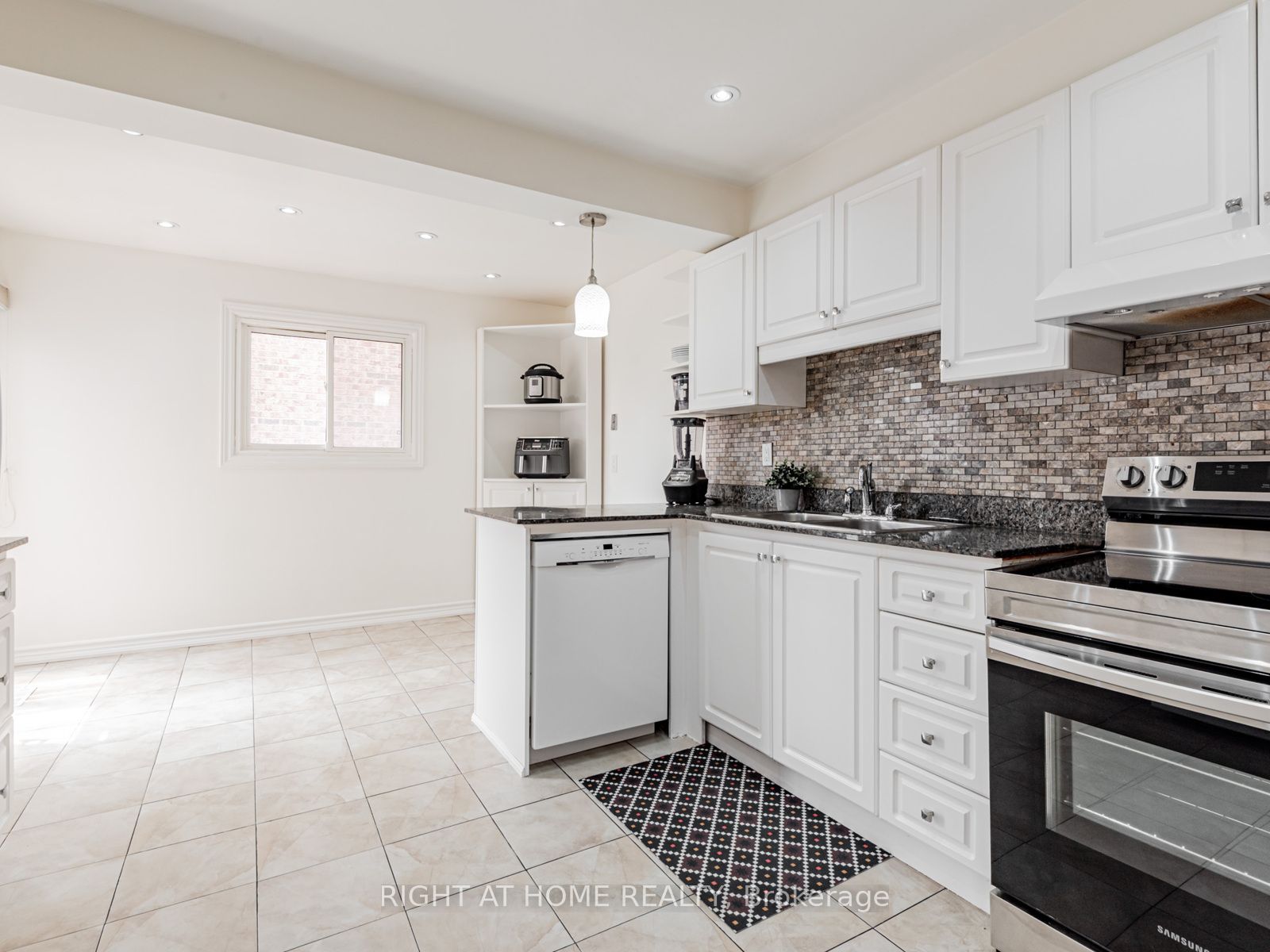 7 Point O'woods Drive Property Photo 9