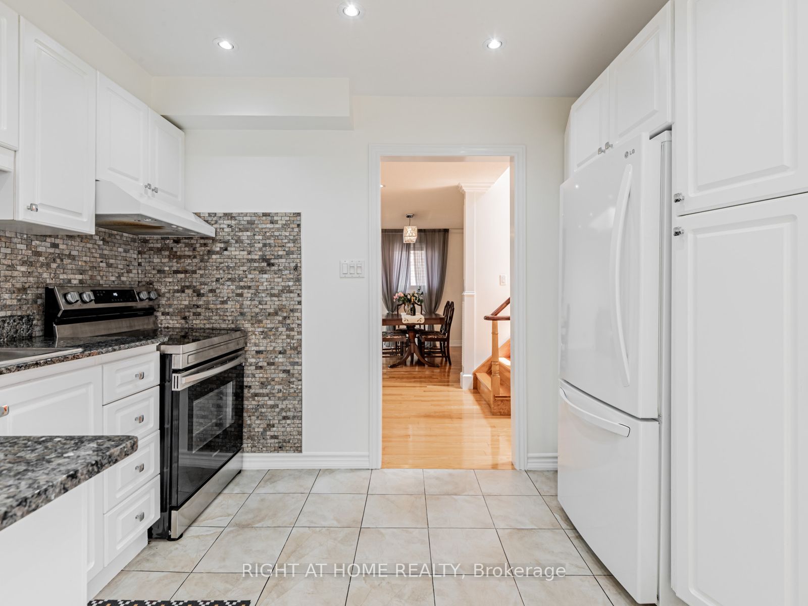 7 Point O'woods Drive Property Photo 11