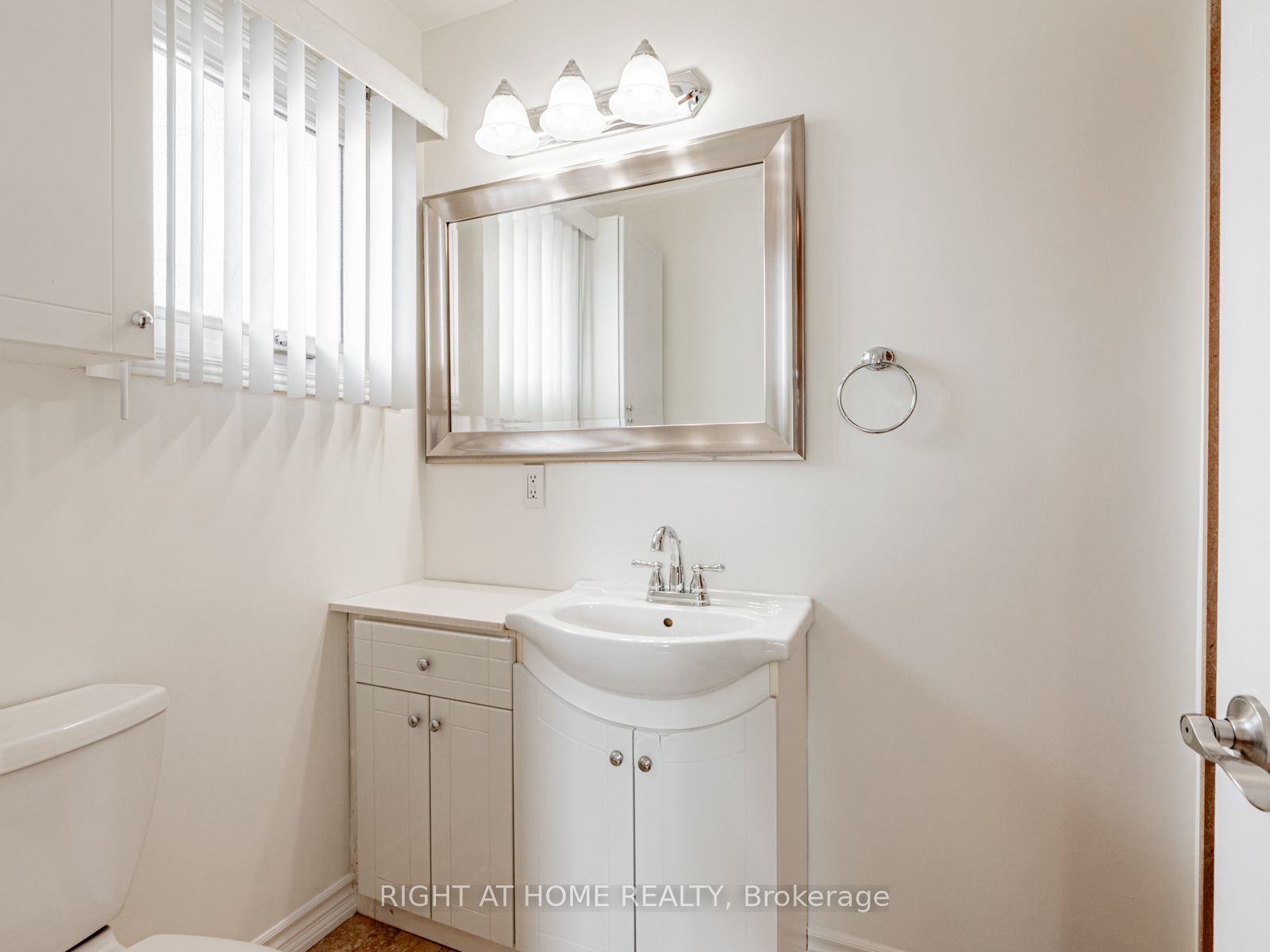 7 Point O'woods Drive Property Photo 15