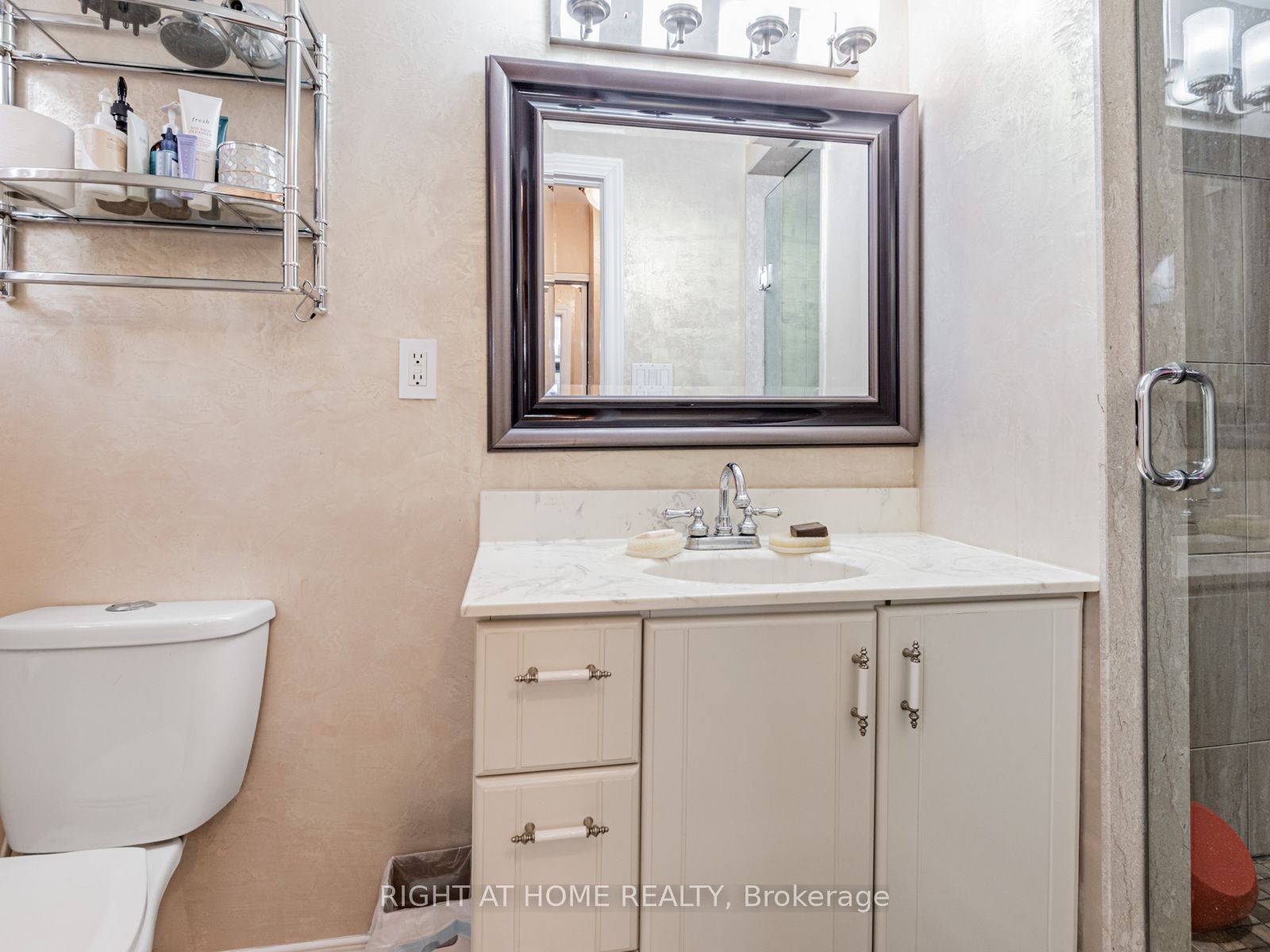 7 Point O'woods Drive Property Photo 26