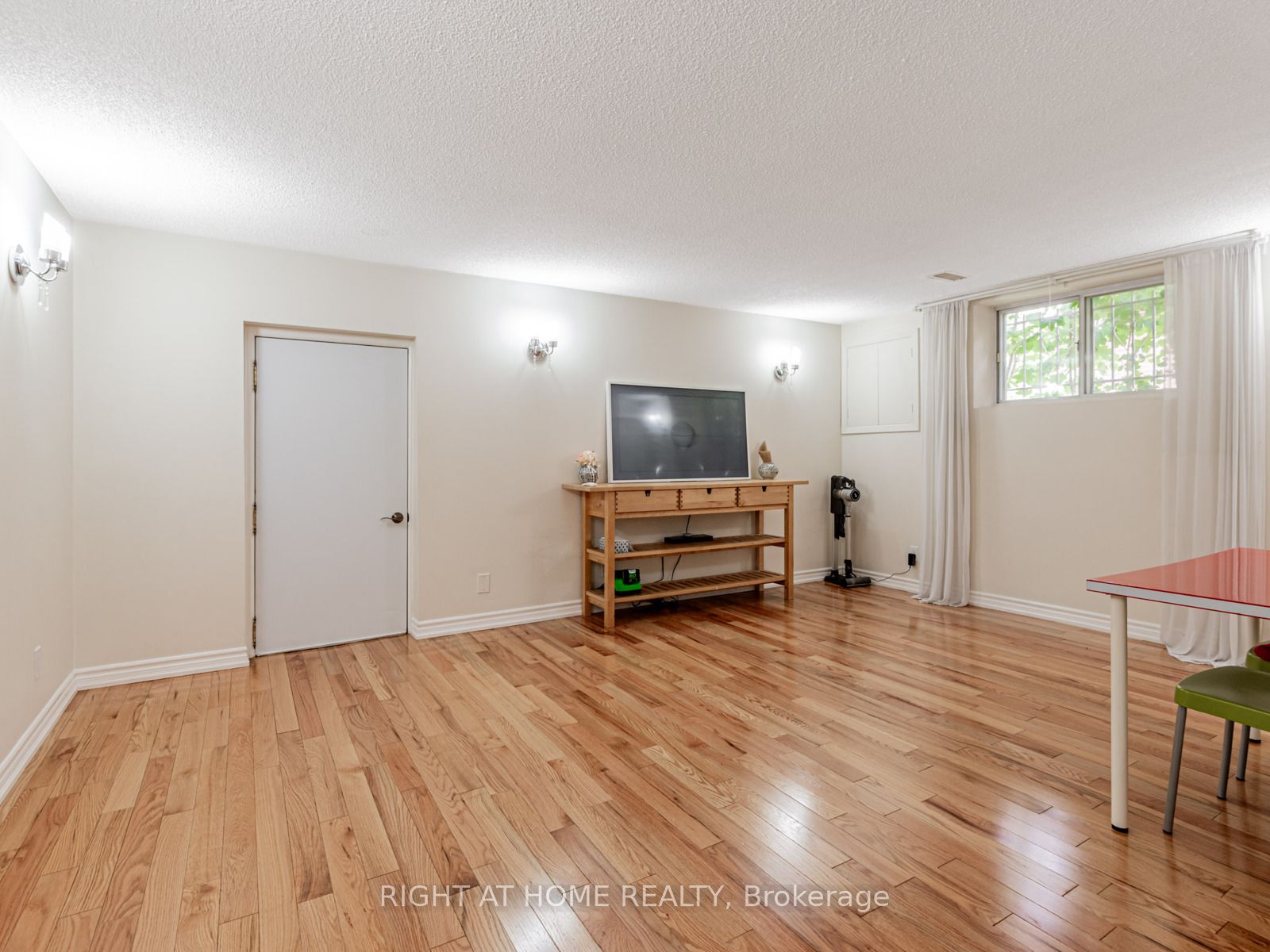 7 Point O'woods Drive Property Photo 27