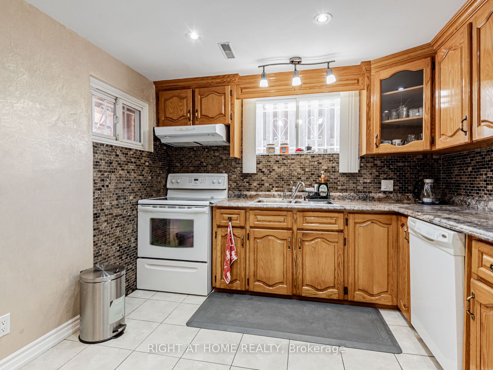 7 Point O'woods Drive Property Photo 31