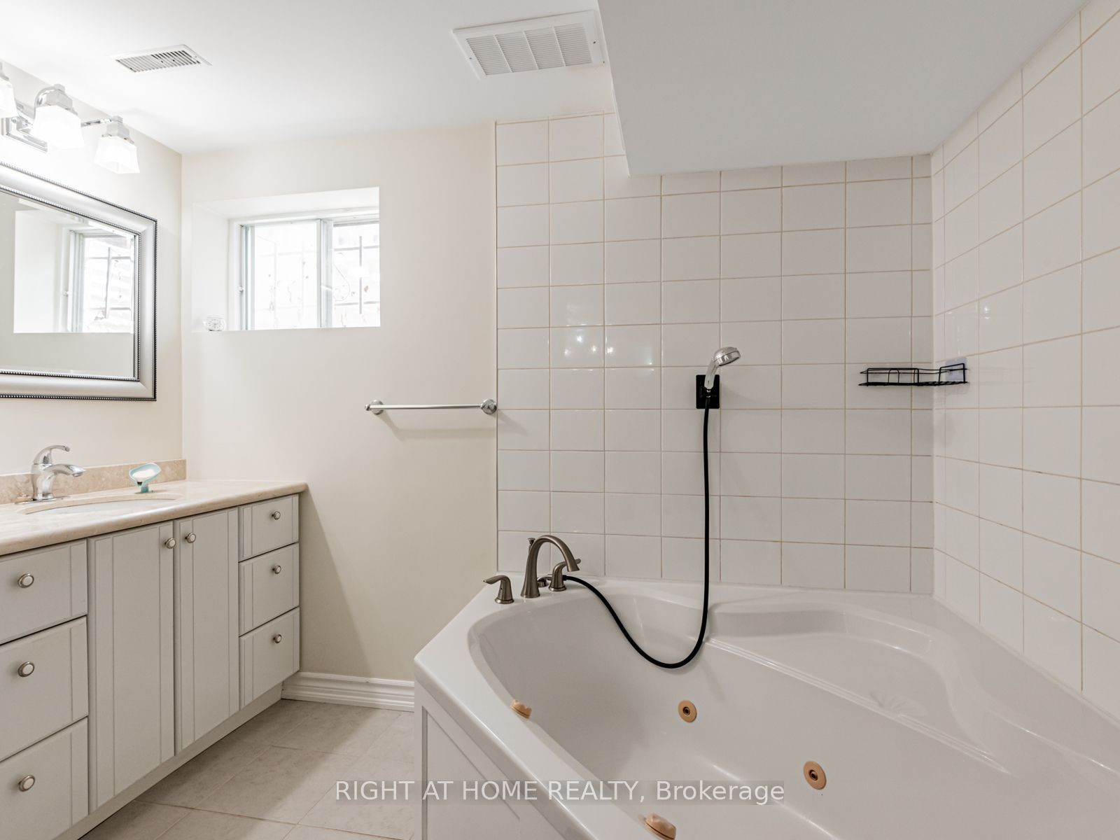 7 Point O'woods Drive Property Photo 34