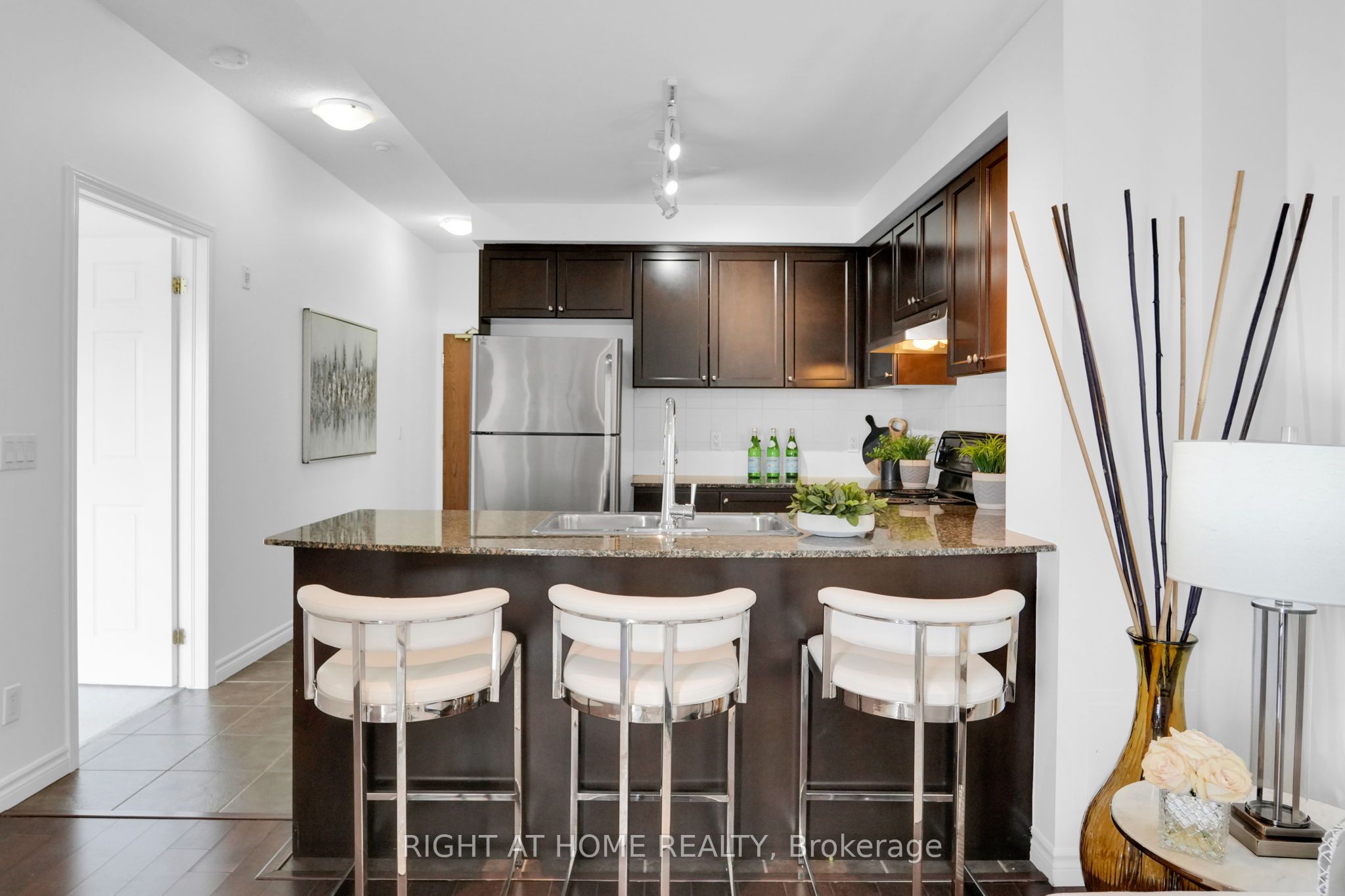 2 Maison Parc Court 710 Property Photo 8