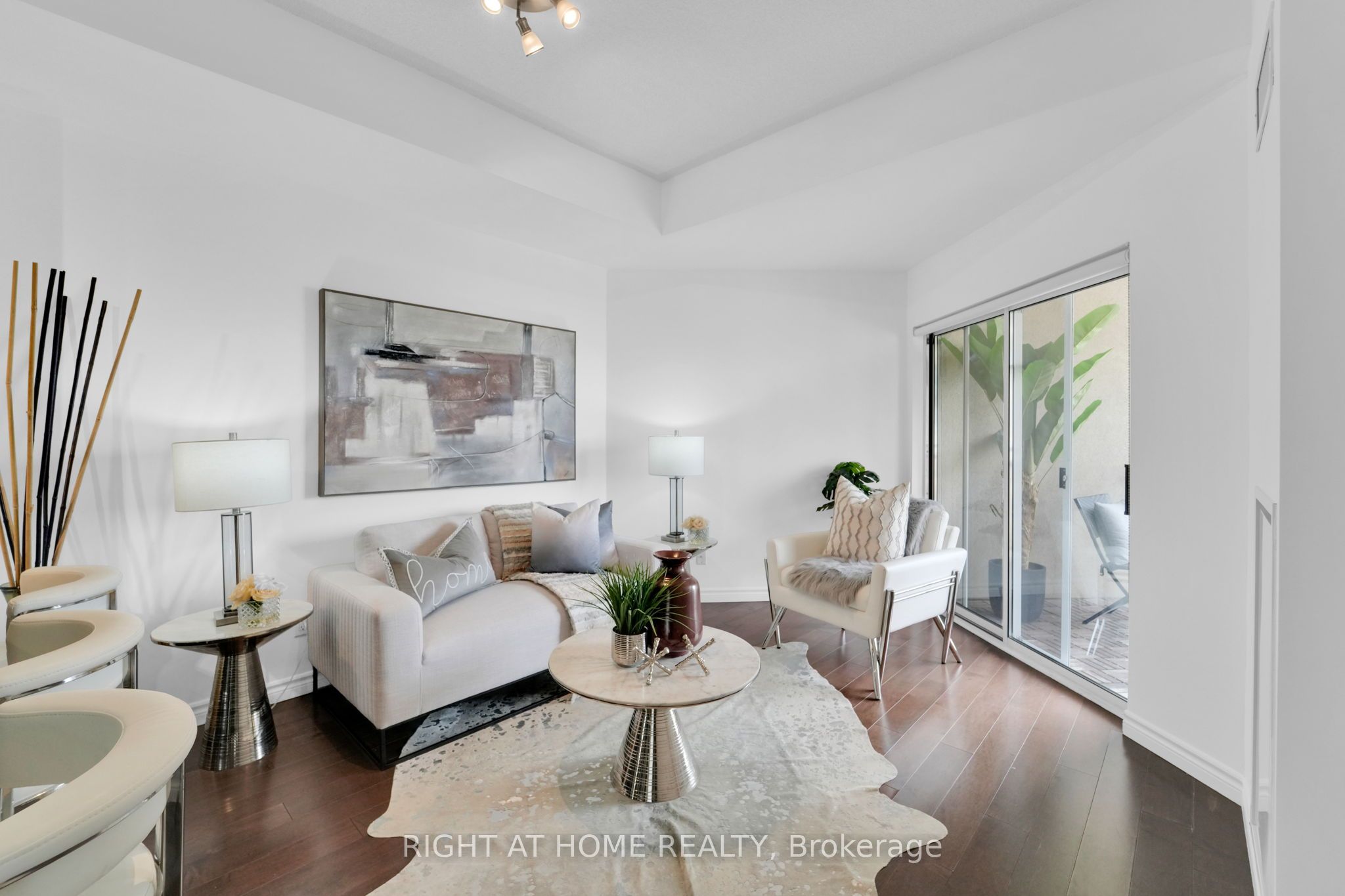 2 Maison Parc Court 710 Property Photo 9