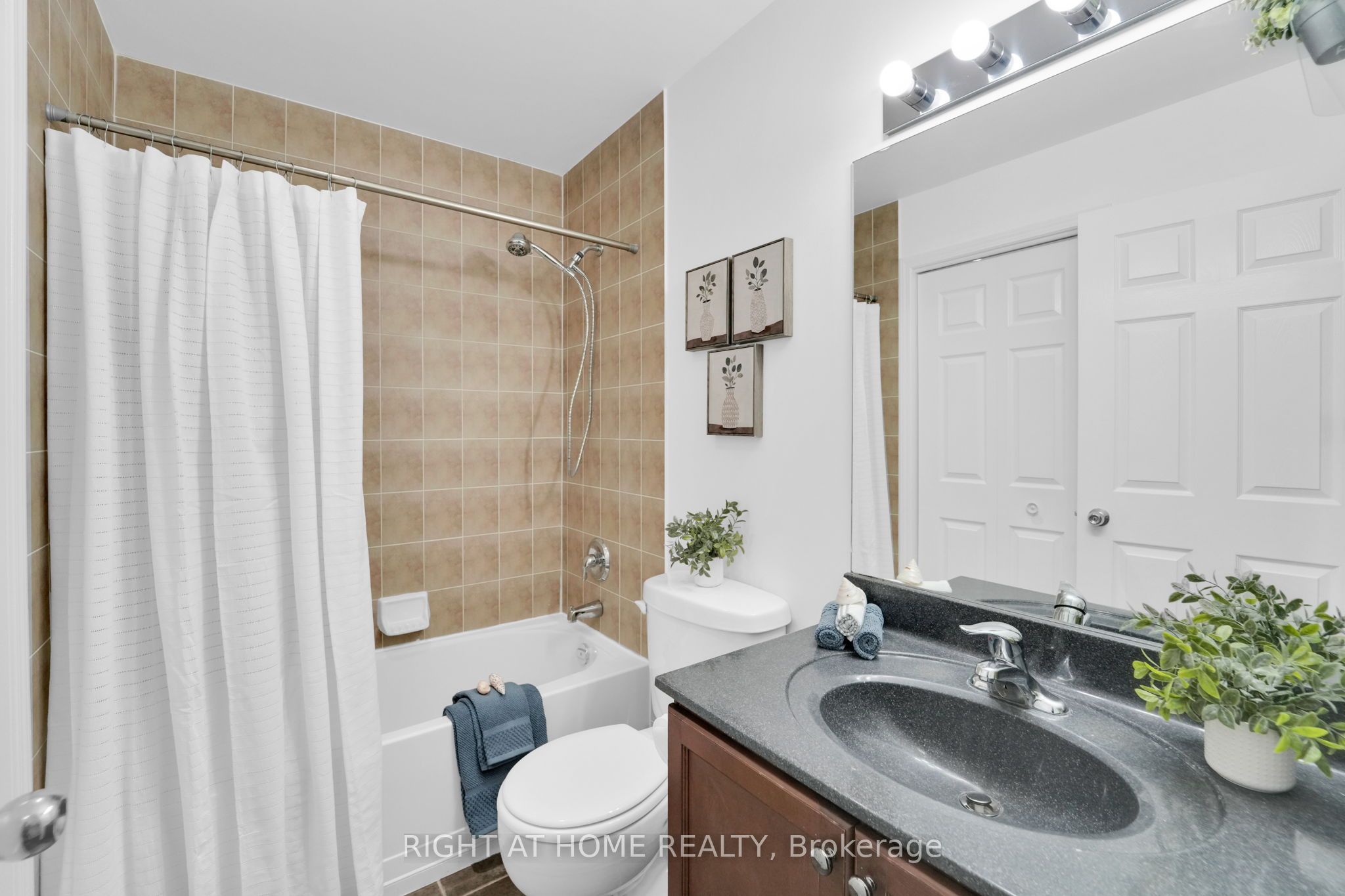 2 Maison Parc Court 710 Property Photo 15