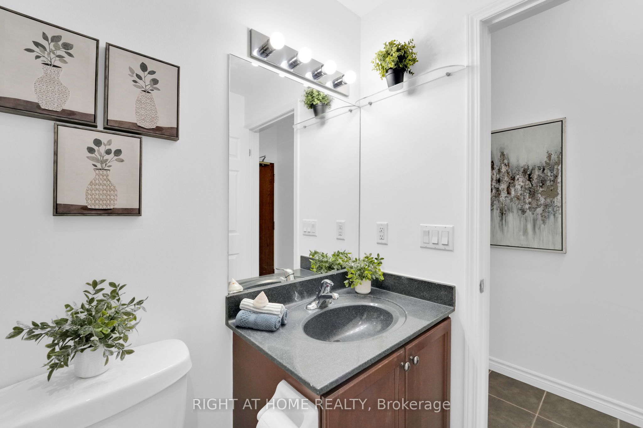 2 Maison Parc Court 710 Property Photo 16