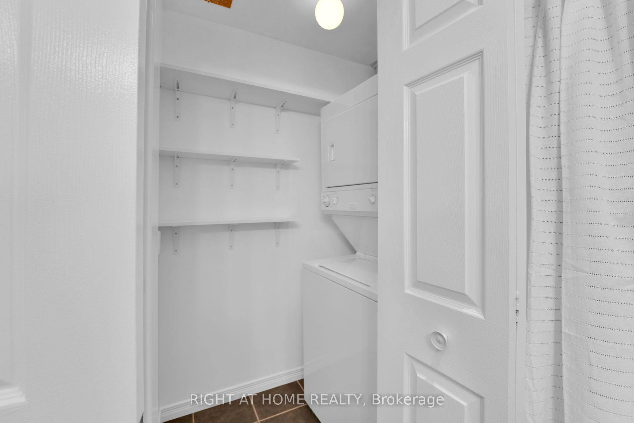 2 Maison Parc Court 710 Property Photo 17