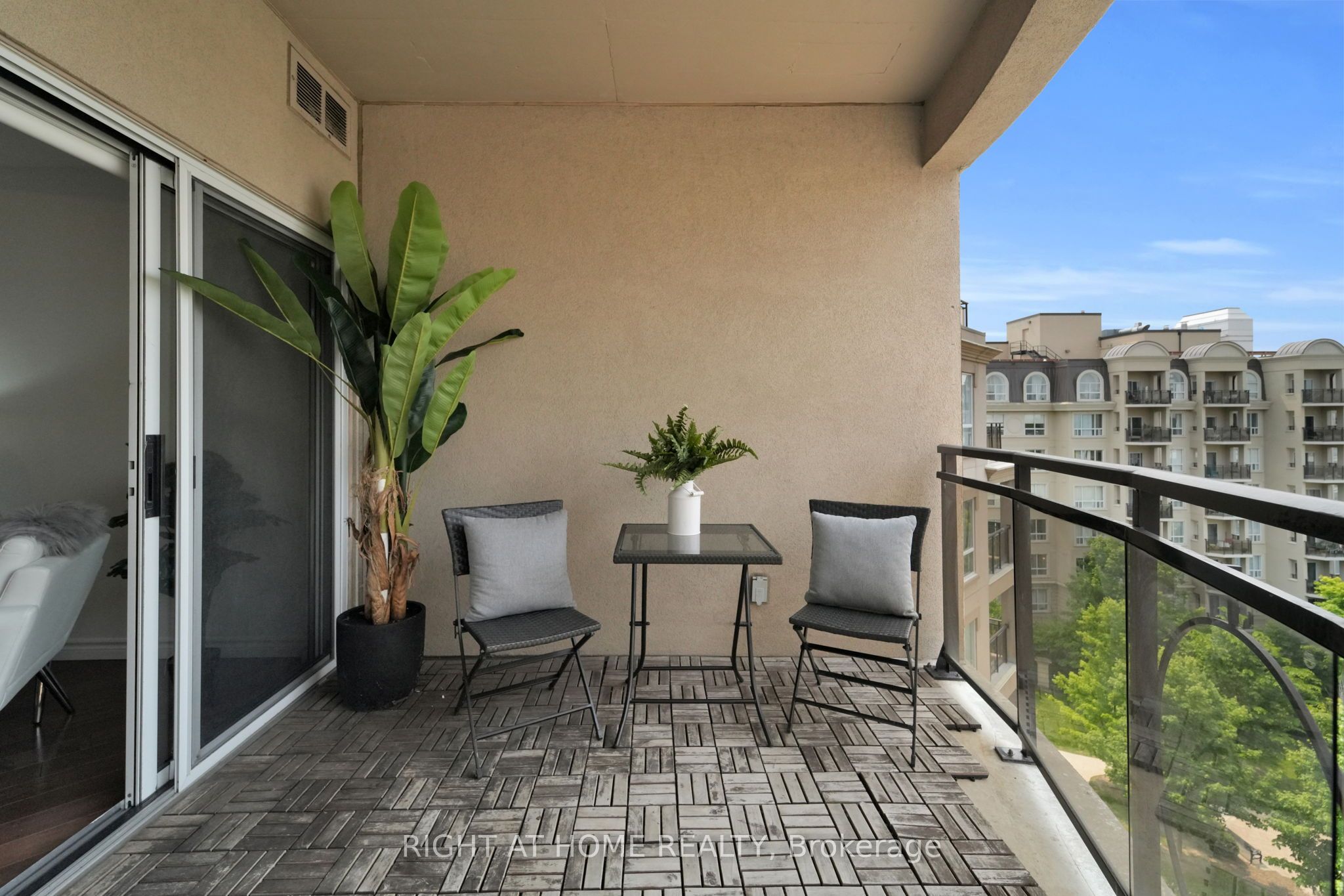 2 Maison Parc Court 710 Property Photo 19