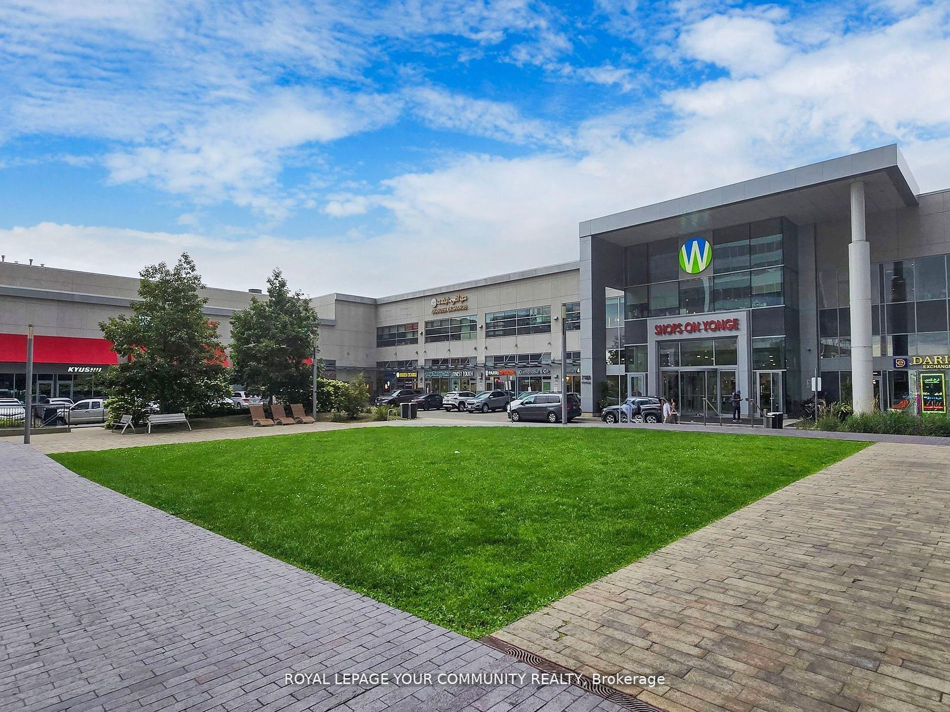 7181 Yonge St Property Photo 1