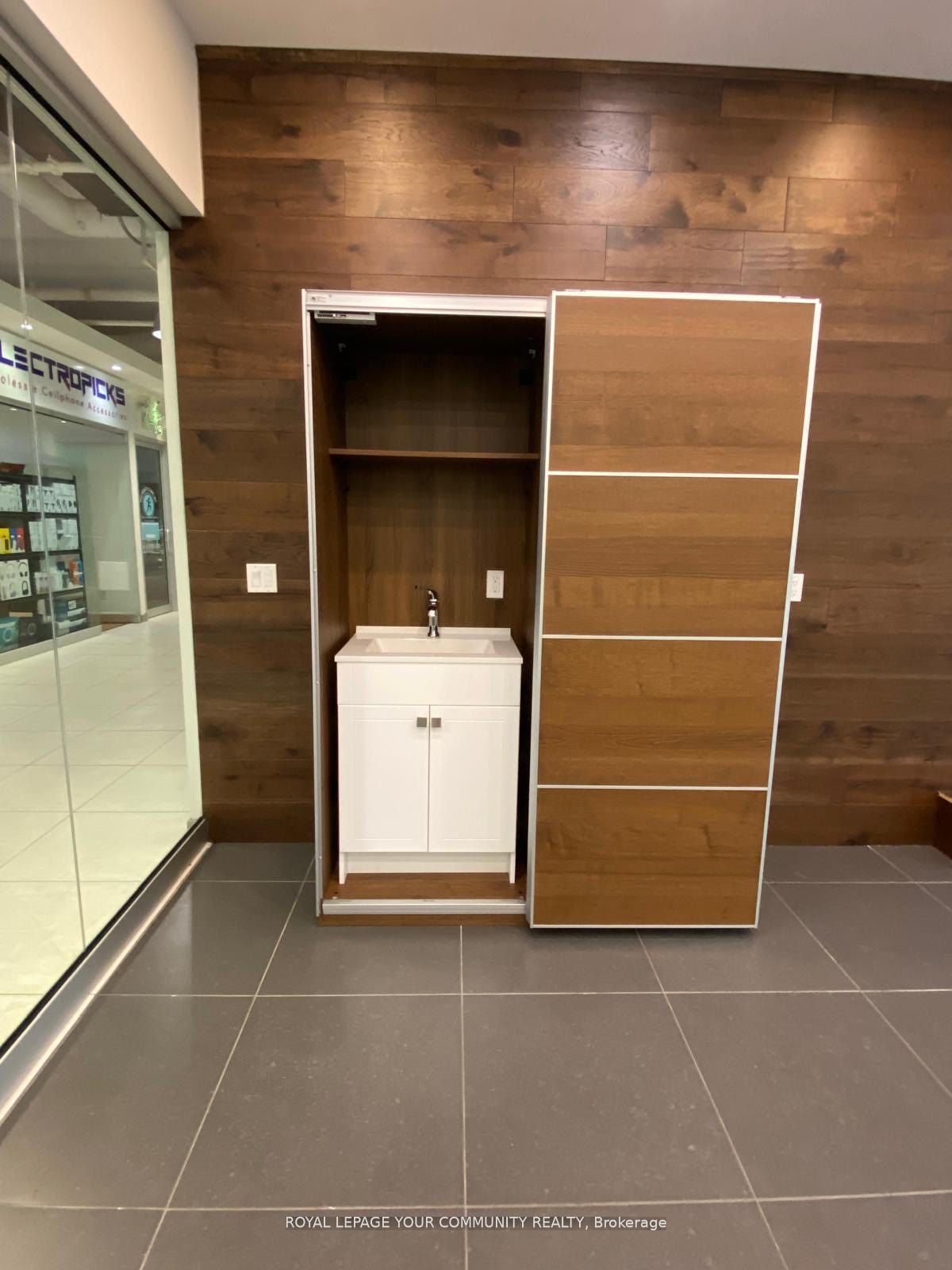 7181 Yonge Street 280 Property Photo 8