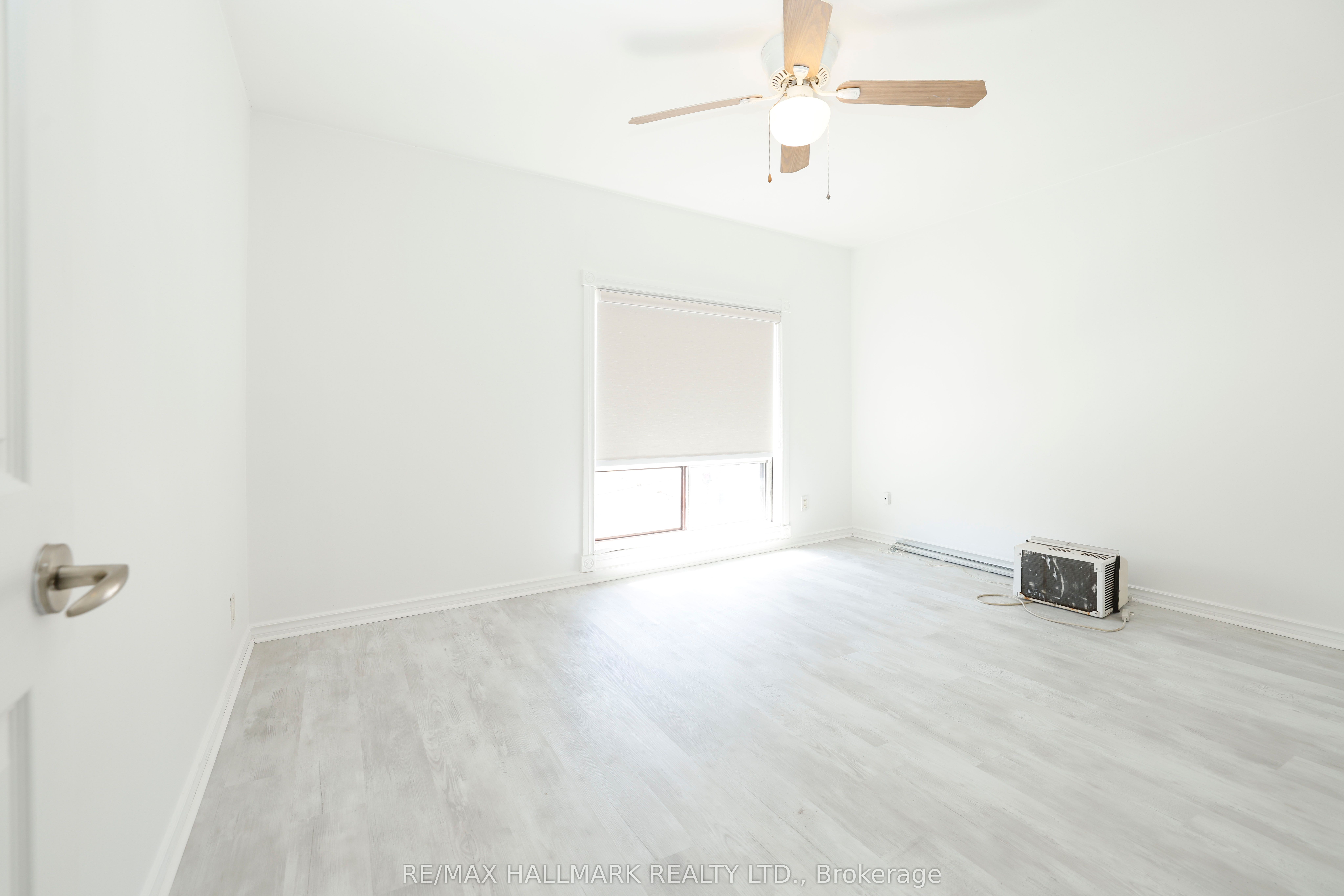 37 Holland Street W 2 Property Photo 1