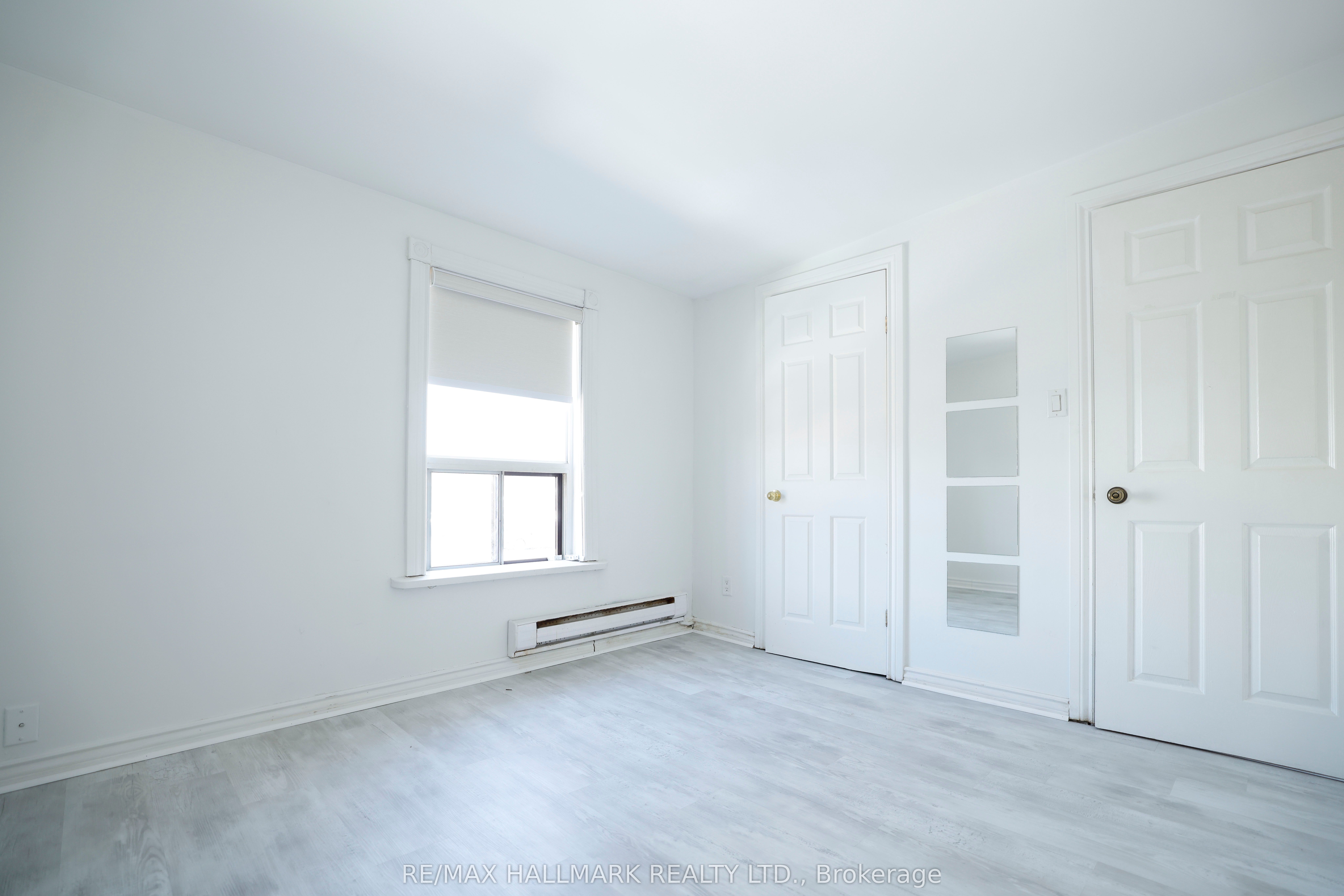 37 Holland Street W 3 Property Photo 1