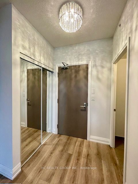 7167 Yonge St Property Photo 1