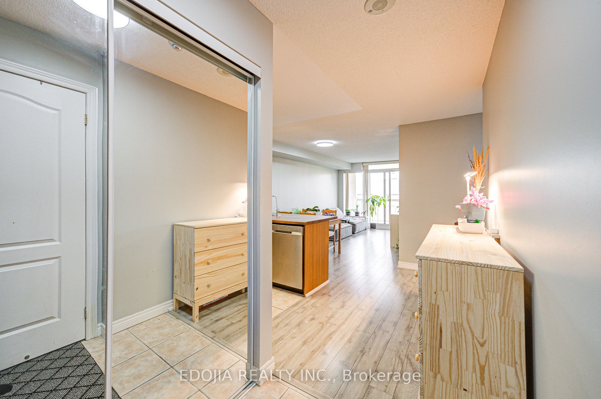 #506 - 25 Times Avenue Property Photo 9