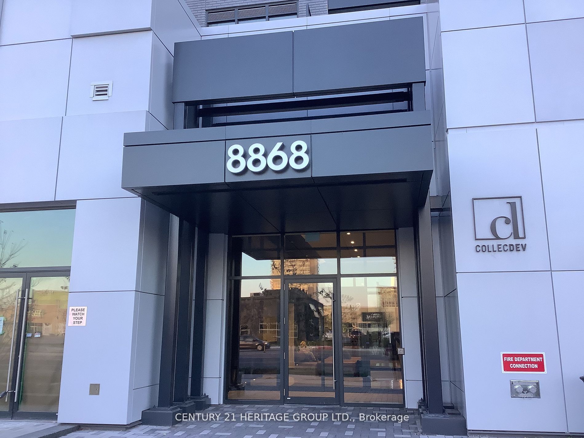8868 Yonge St Property Photo 1