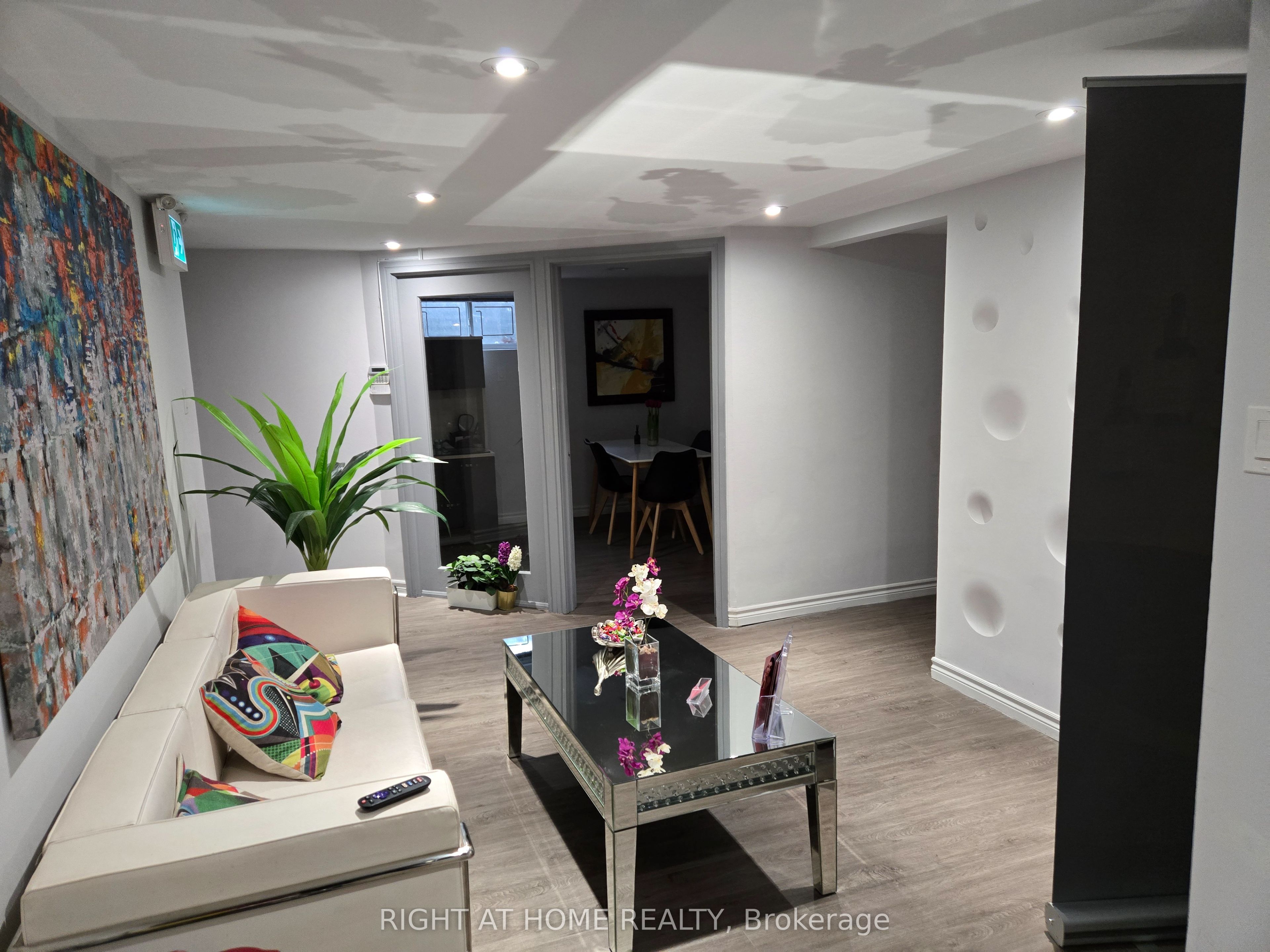 10014 Yonge Street N Basment Property Photo 1