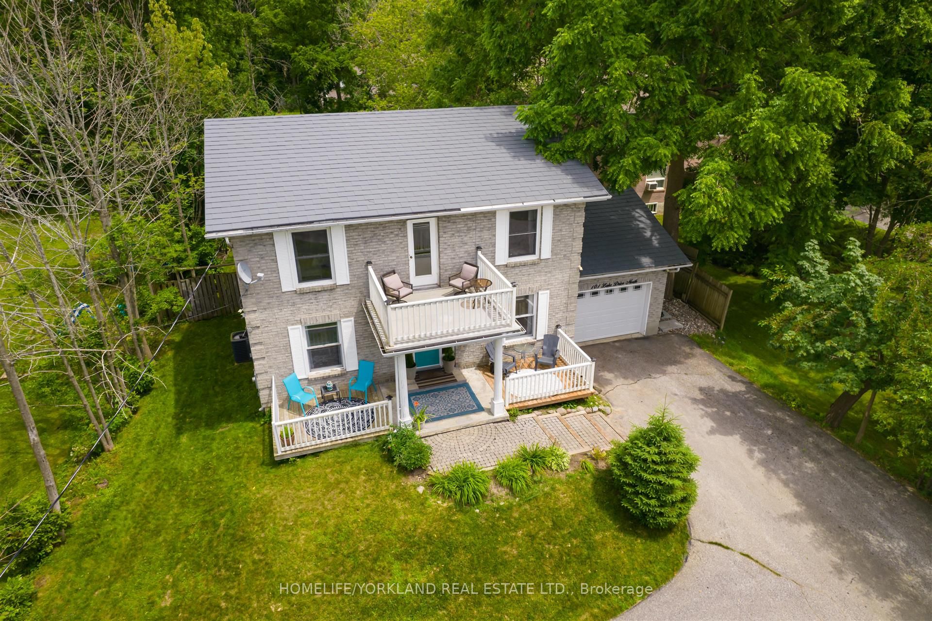 101 Lake Drive N Property Photo 3