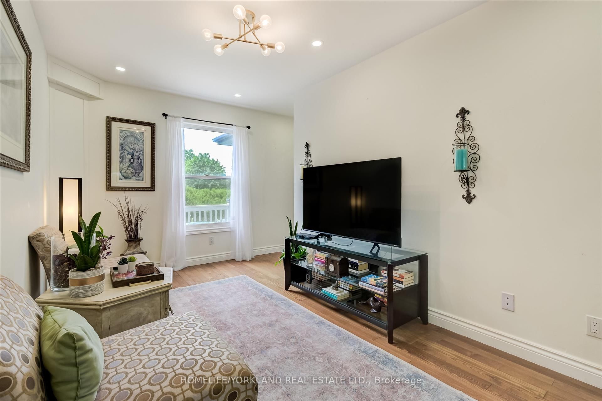 101 Lake Drive N Property Photo 11