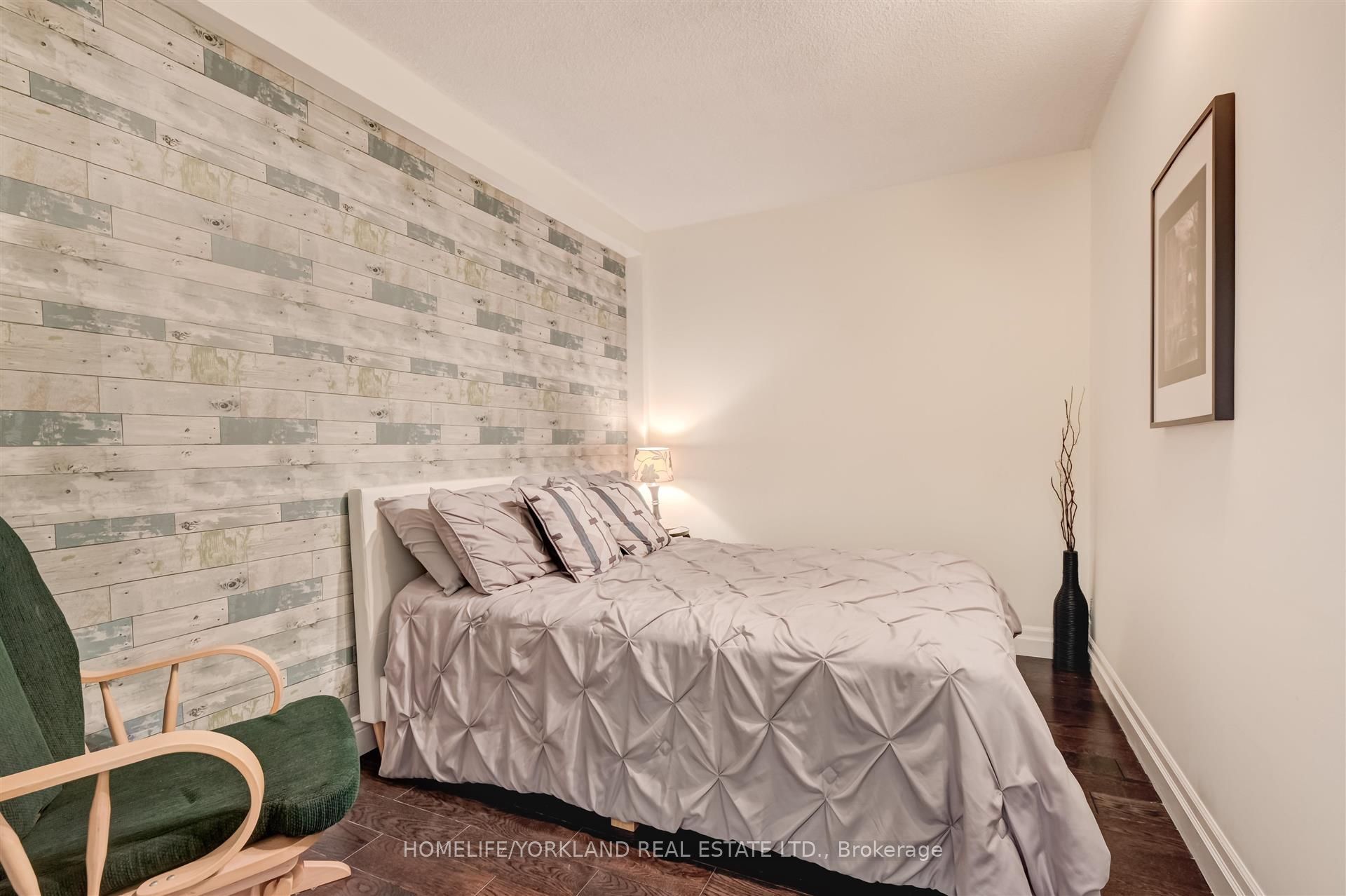 101 Lake Drive N Property Photo 16