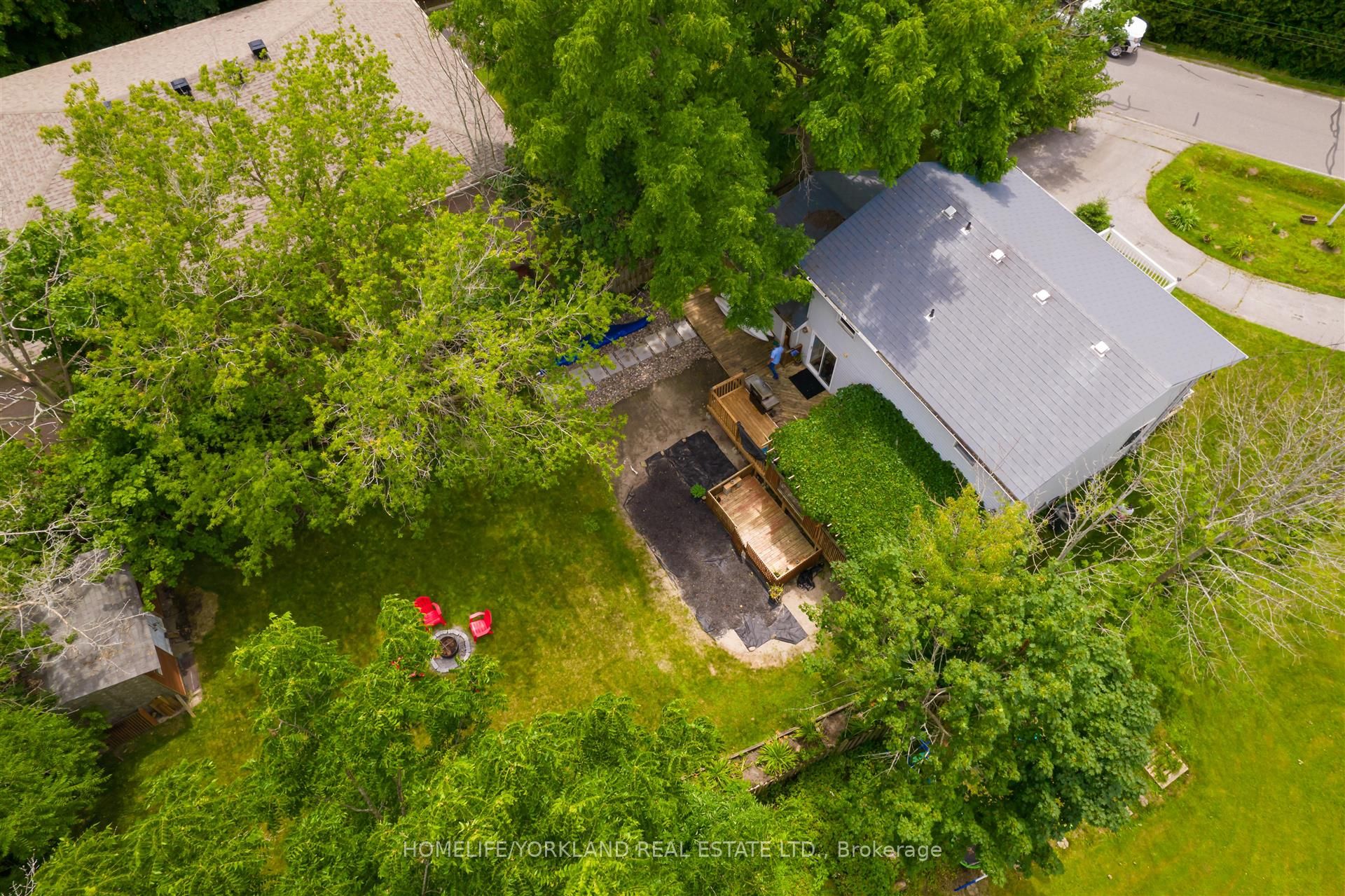 101 Lake Drive N Property Photo 33