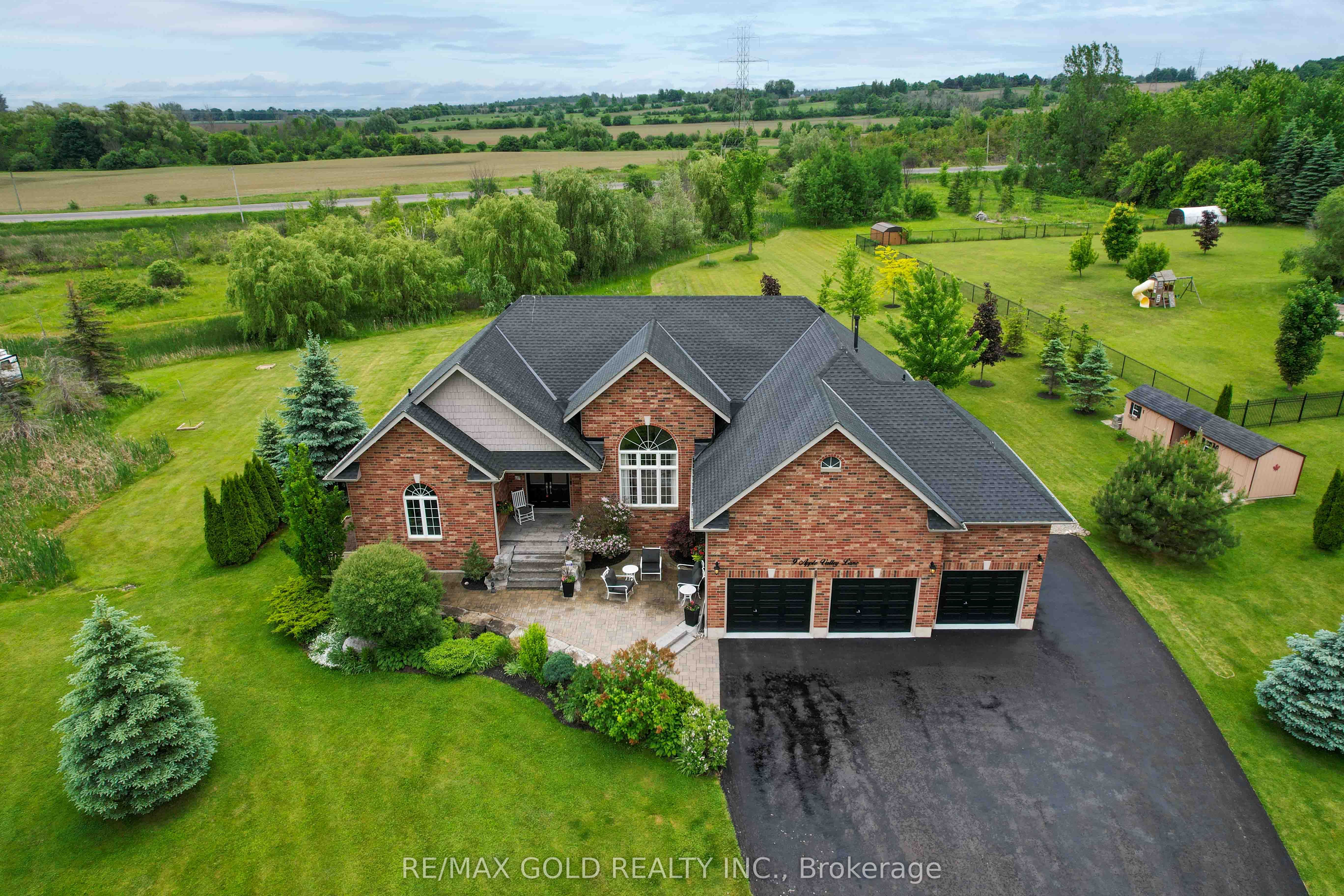 9 Apple Valley Lane Property Photo 1