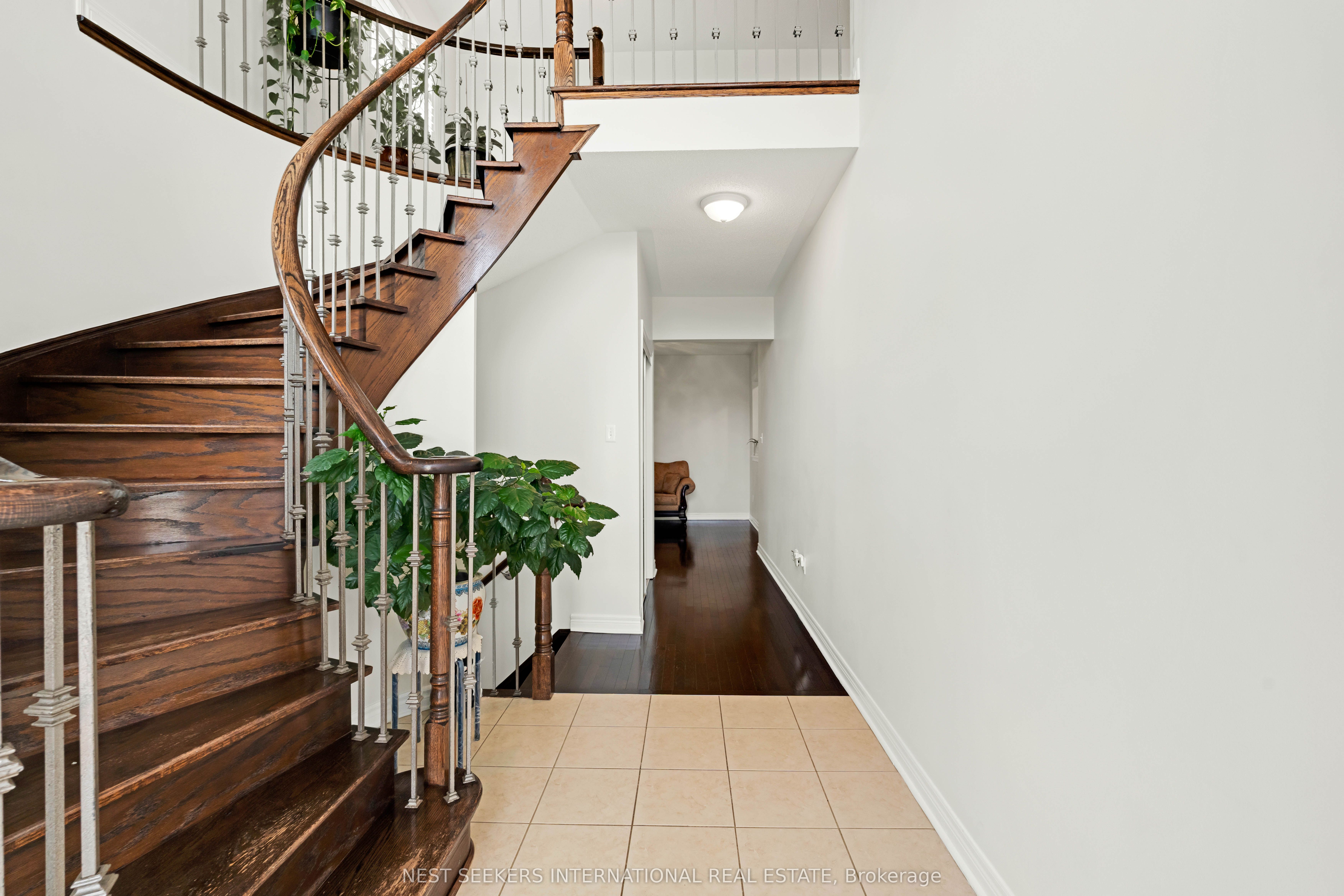 380 Vellore Park Avenue Property Photo 5