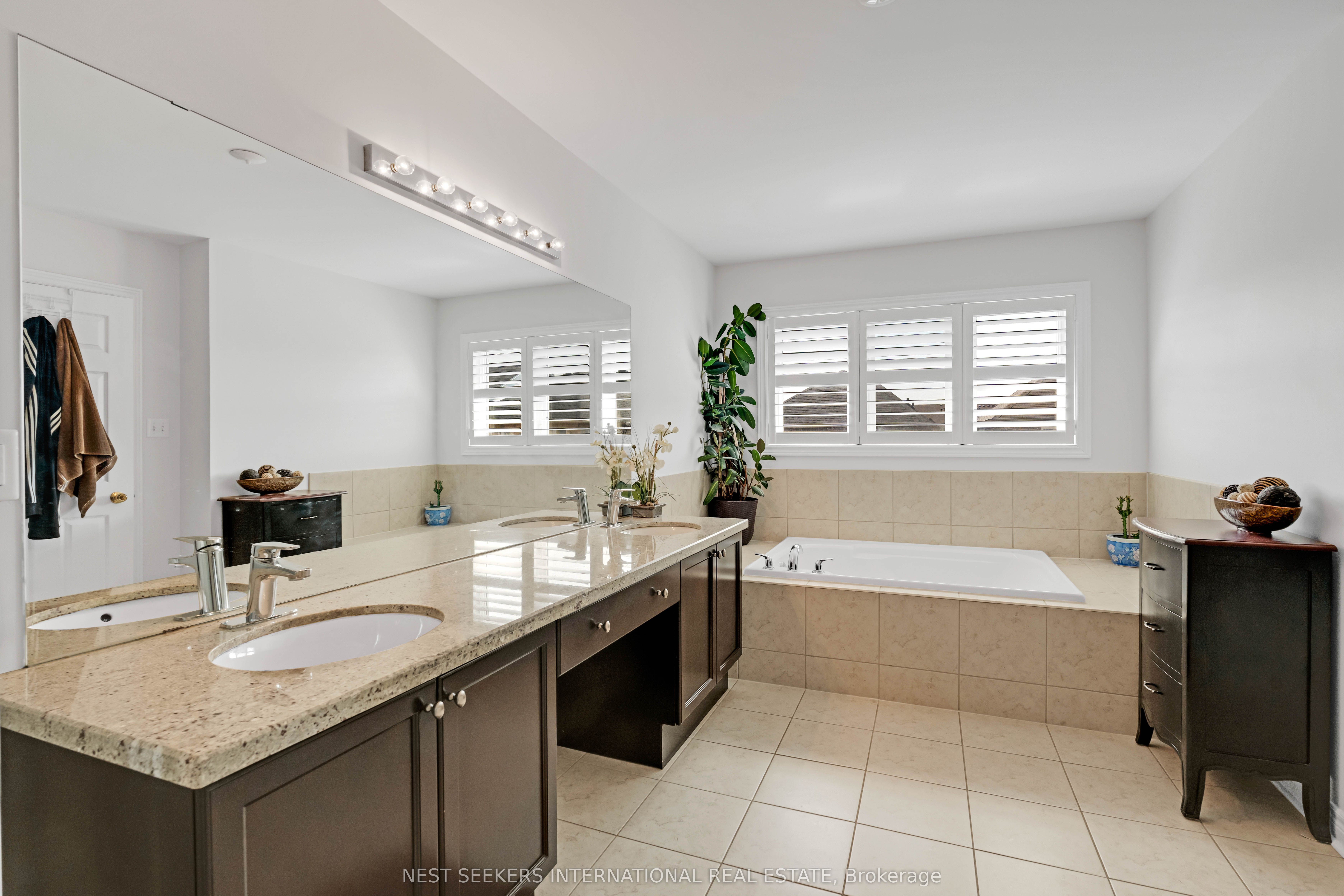 380 Vellore Park Avenue Property Photo 32