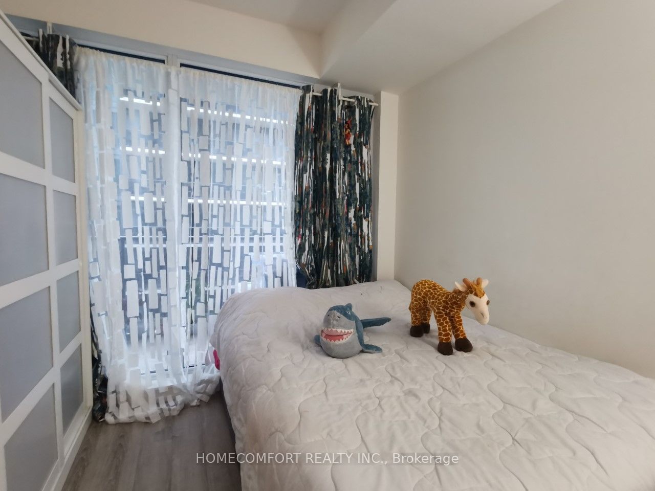 #1105a - 9608 Yonge Street Property Photo 4