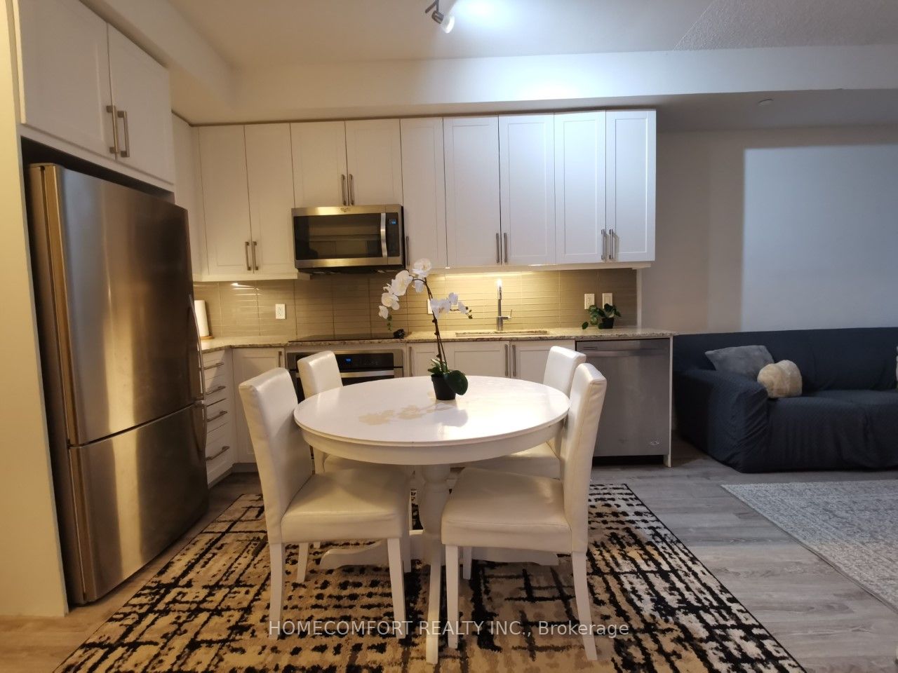 #1105a - 9608 Yonge Street Property Photo 5