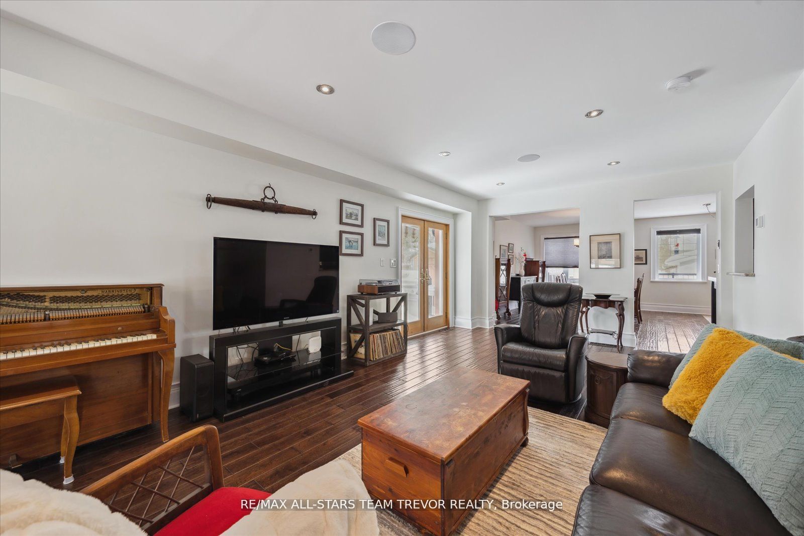 27 Corbett Crescent Property Photo 2