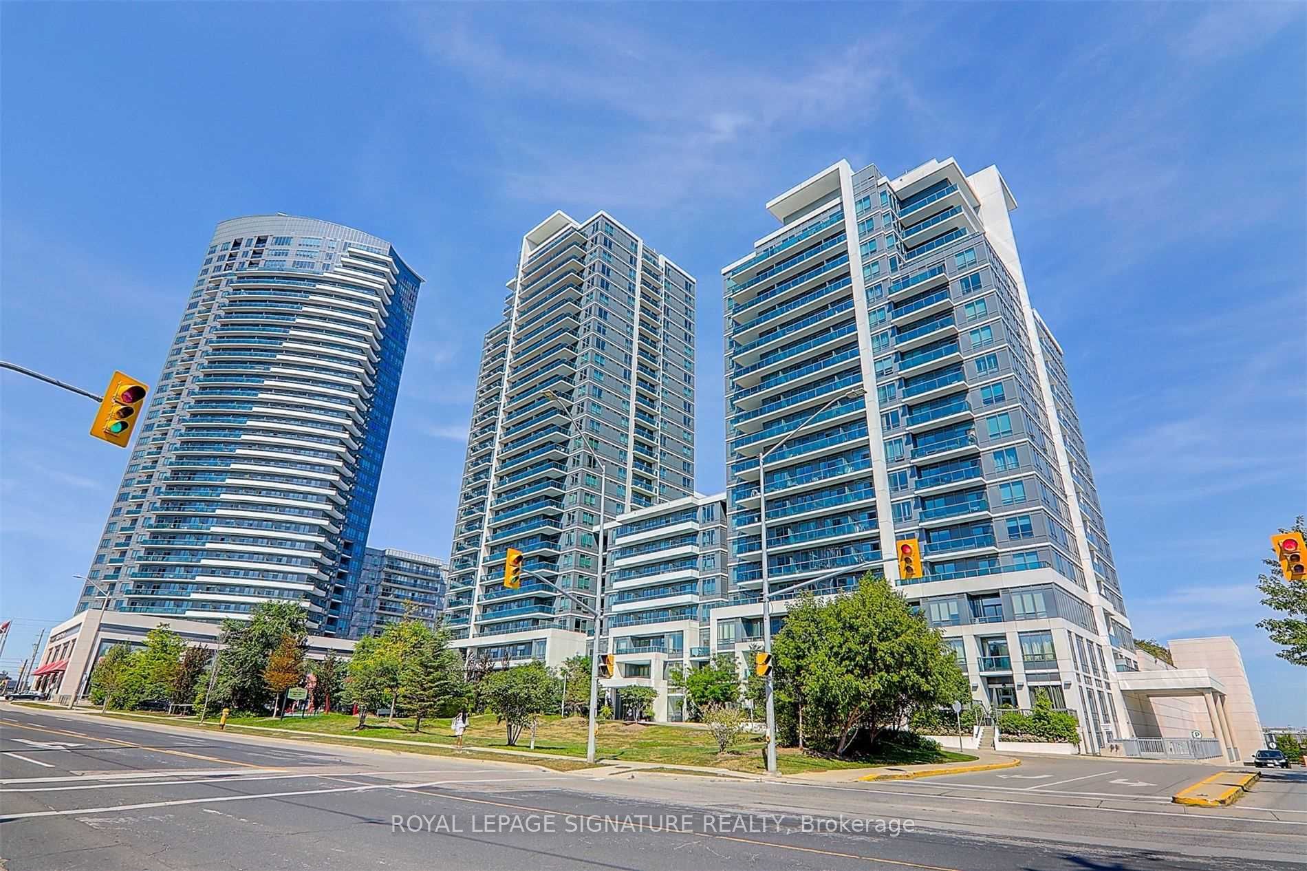 7165 Yonge St Property Photo 2